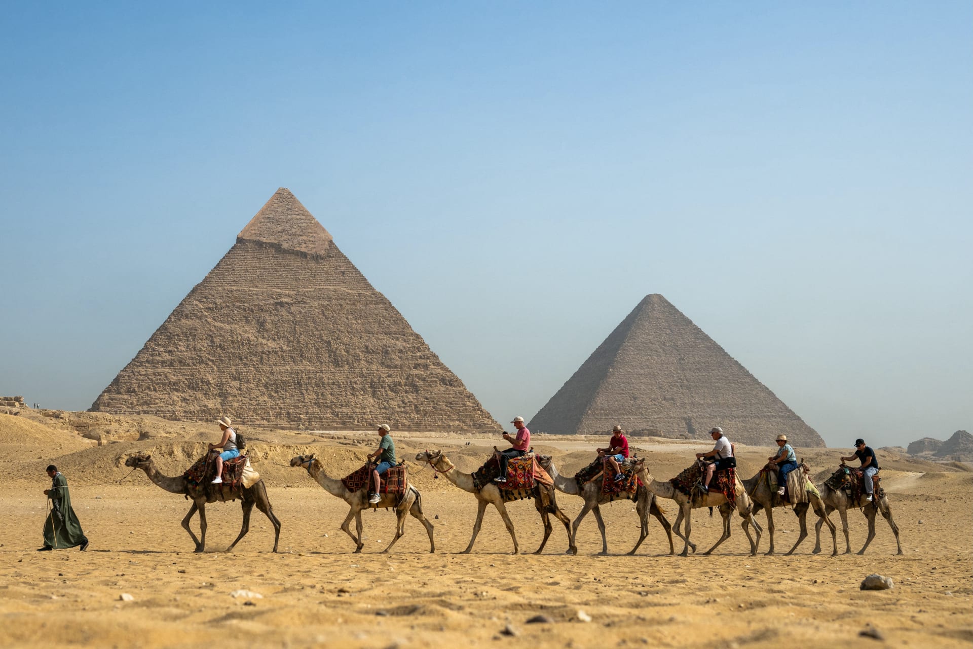 لأول مرة.. مصر تحقق أكثر من 14 مليار دولار من عائدات السياحة خلال 11 شهرا - CNN Arabic
