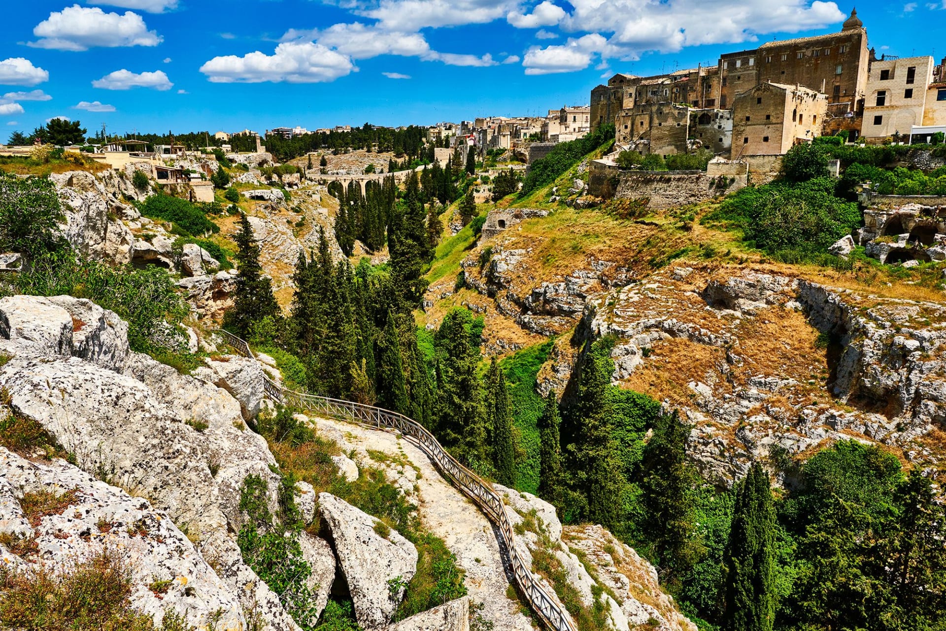 اهرب من المواقع السياحية المكتظة في إيطاليا وزر هذه الوجهات الجذابة الهادئة