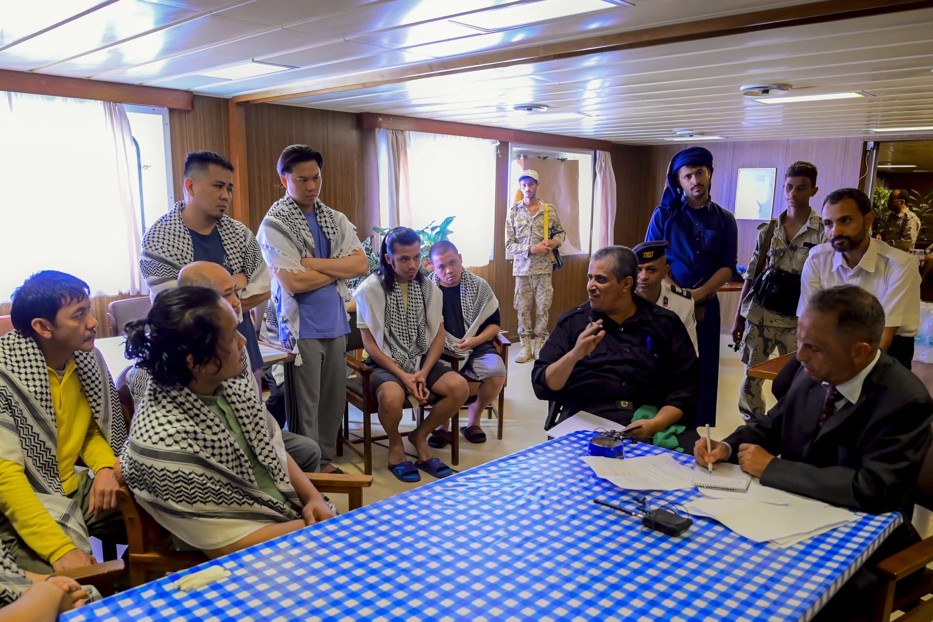 اليمن: الحوثيون يفرجون عن طاقم سفينة الشحن غالاكسي ليدر بعد 14 شهرا من احتجازها