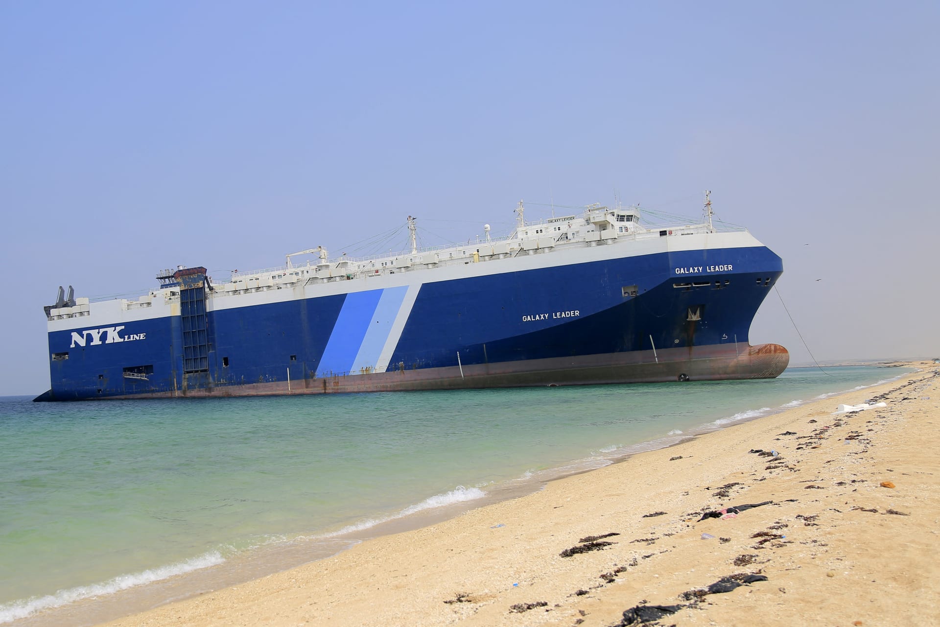 اليمن: الحوثيون يفرجون عن طاقم سفينة الشحن غالاكسي ليدر بعد 14 شهرا من احتجازها