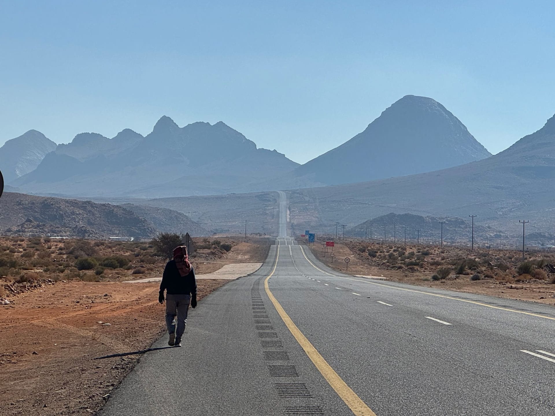 مستغربة طبع السعوديين وأسلوب تعاملهم مع الضيف والسائح ترويها مغامرة بريطانية في المملكة