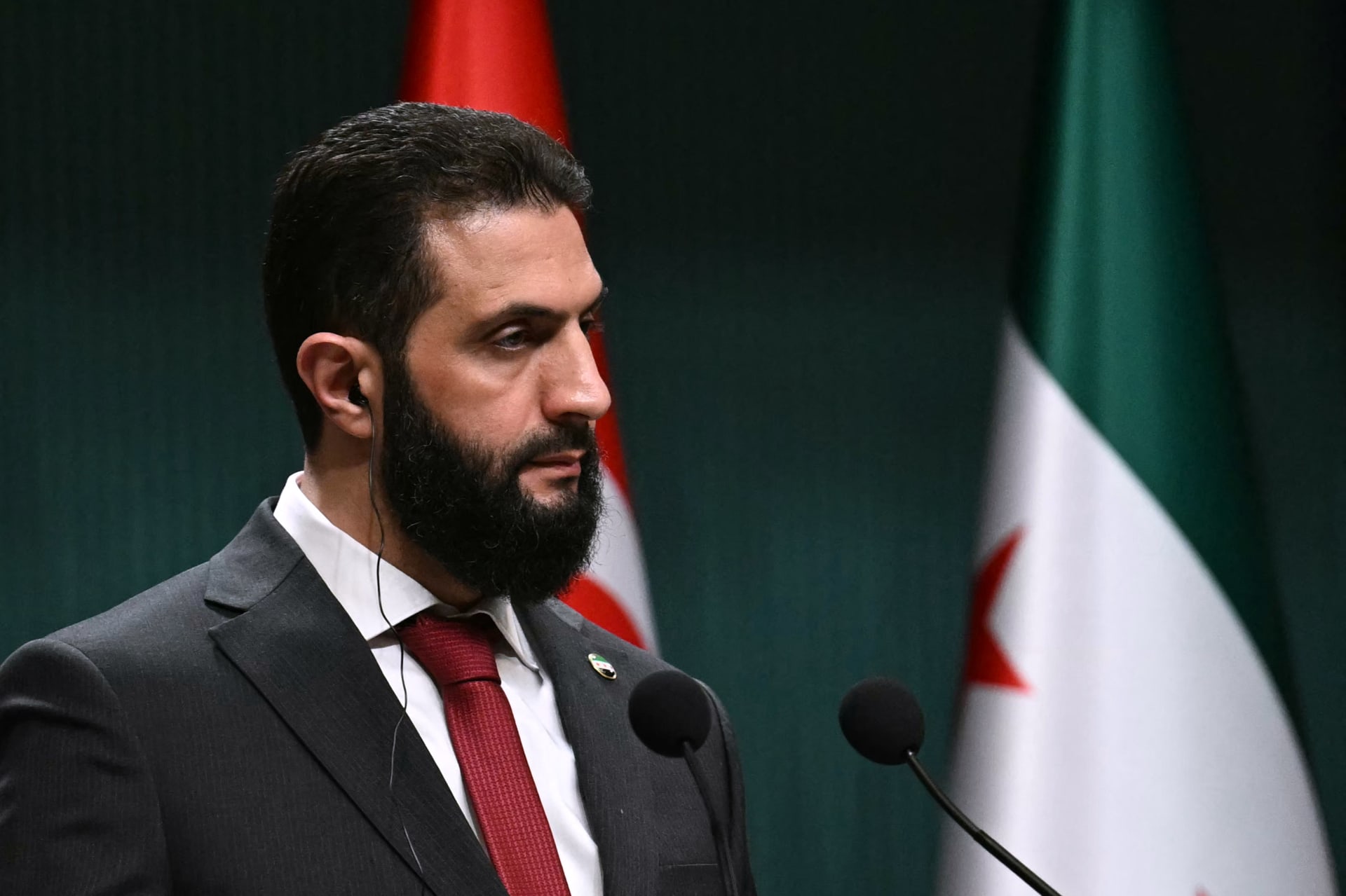 احمد R