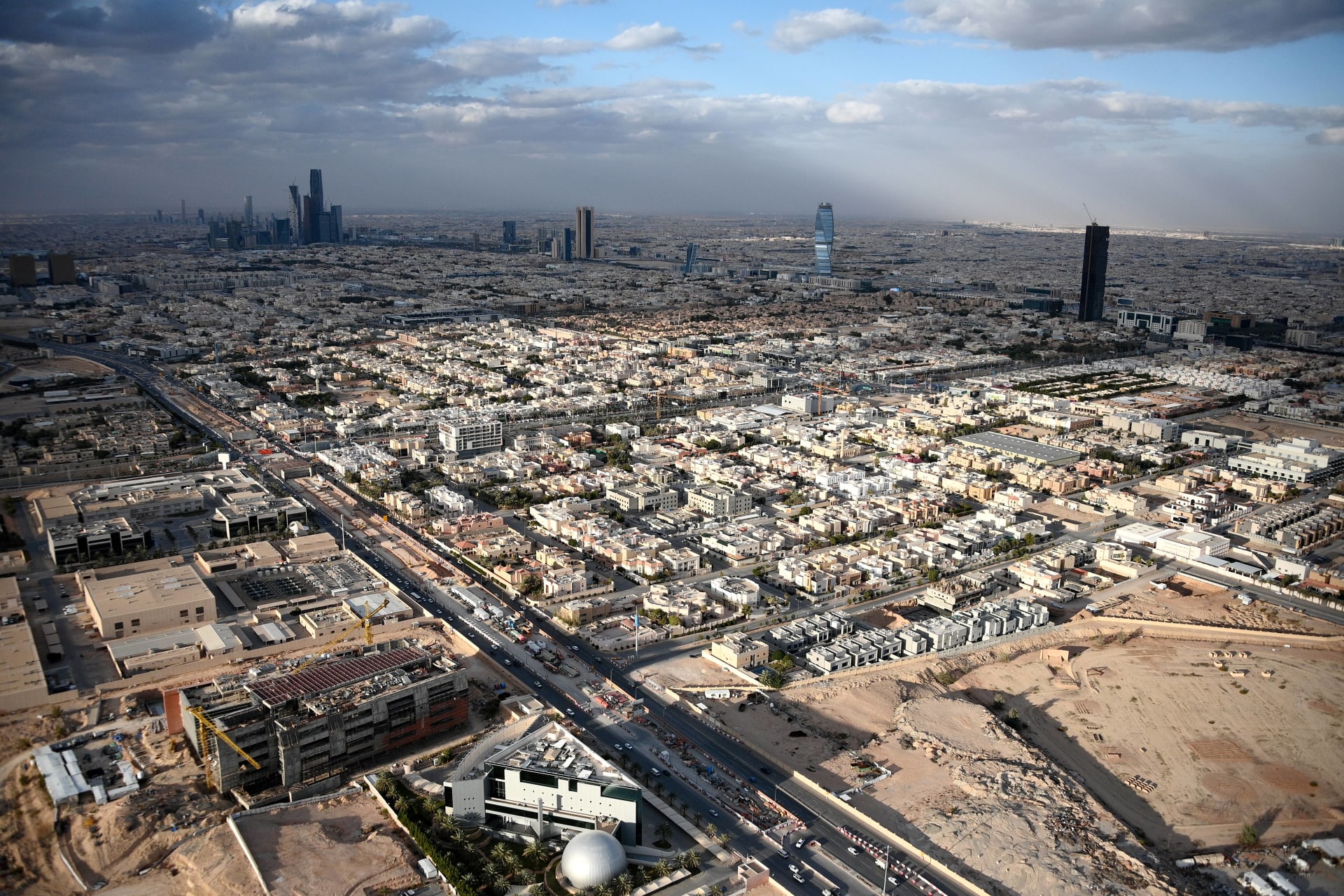 السعودية.. وزارة الداخلية تعلن تنفيذ "حد الحرابة" في مواطن ويمني وتكشف ما أُدينا به