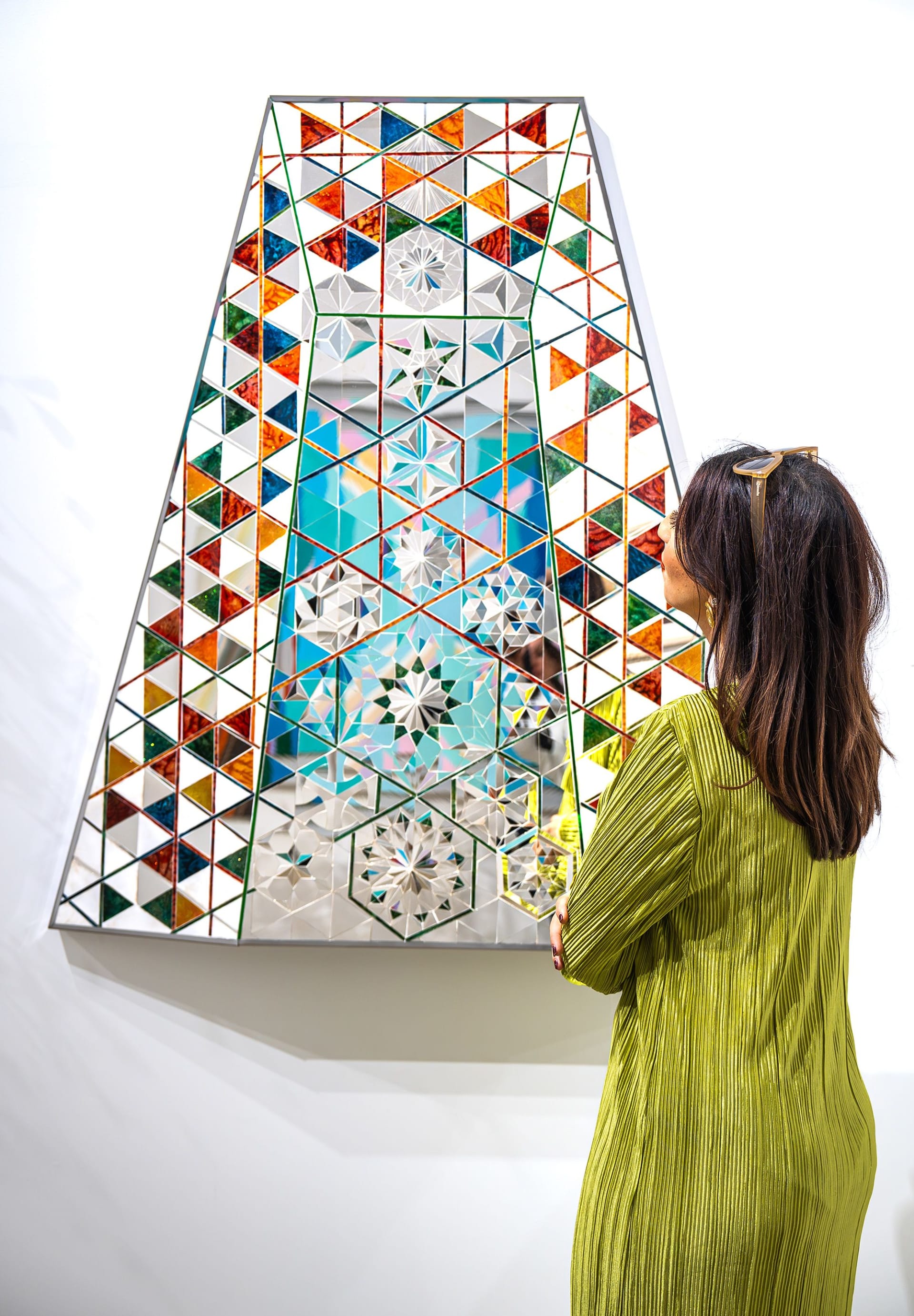 أول مزاد عالمي في السعودية يشهد تحقيق أرقام قياسية لفنانين عرب