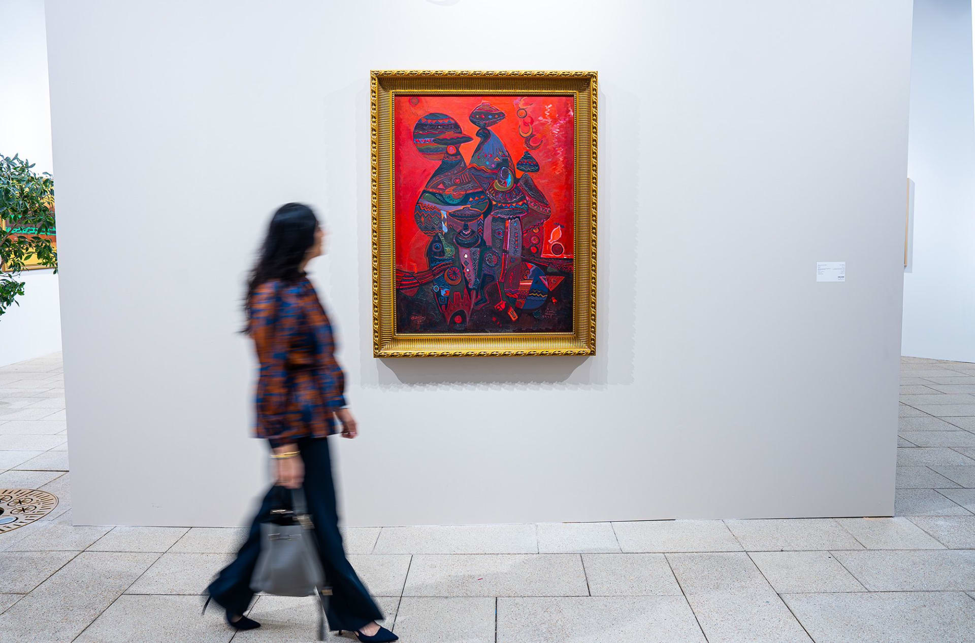 أول مزاد عالمي في السعودية يشهد تحقيق أرقام قياسية لفنانين عرب