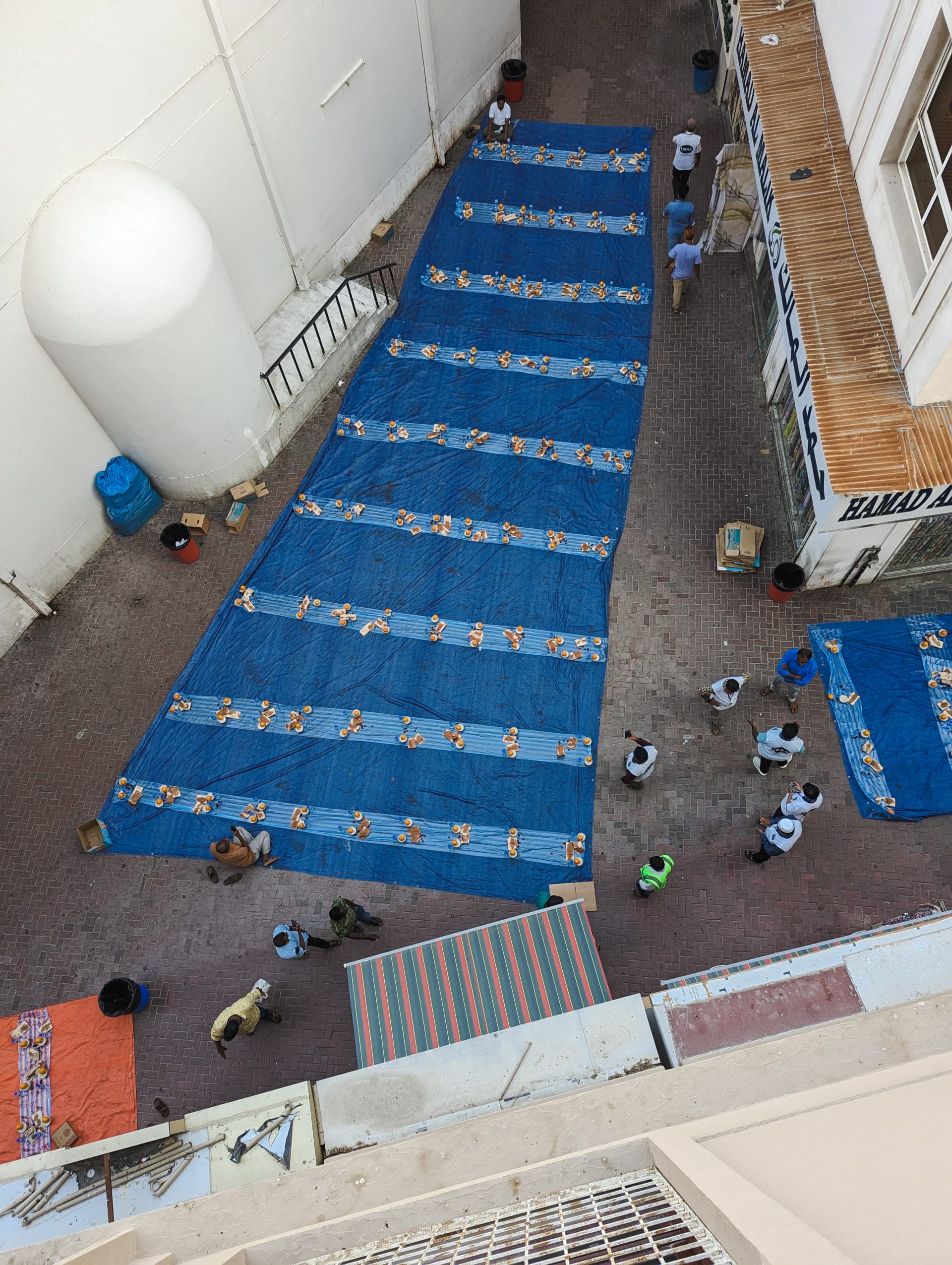 مصور يرصد لحظات عفوية بين مناطق دبي الشعبية خلال شهر رمضان