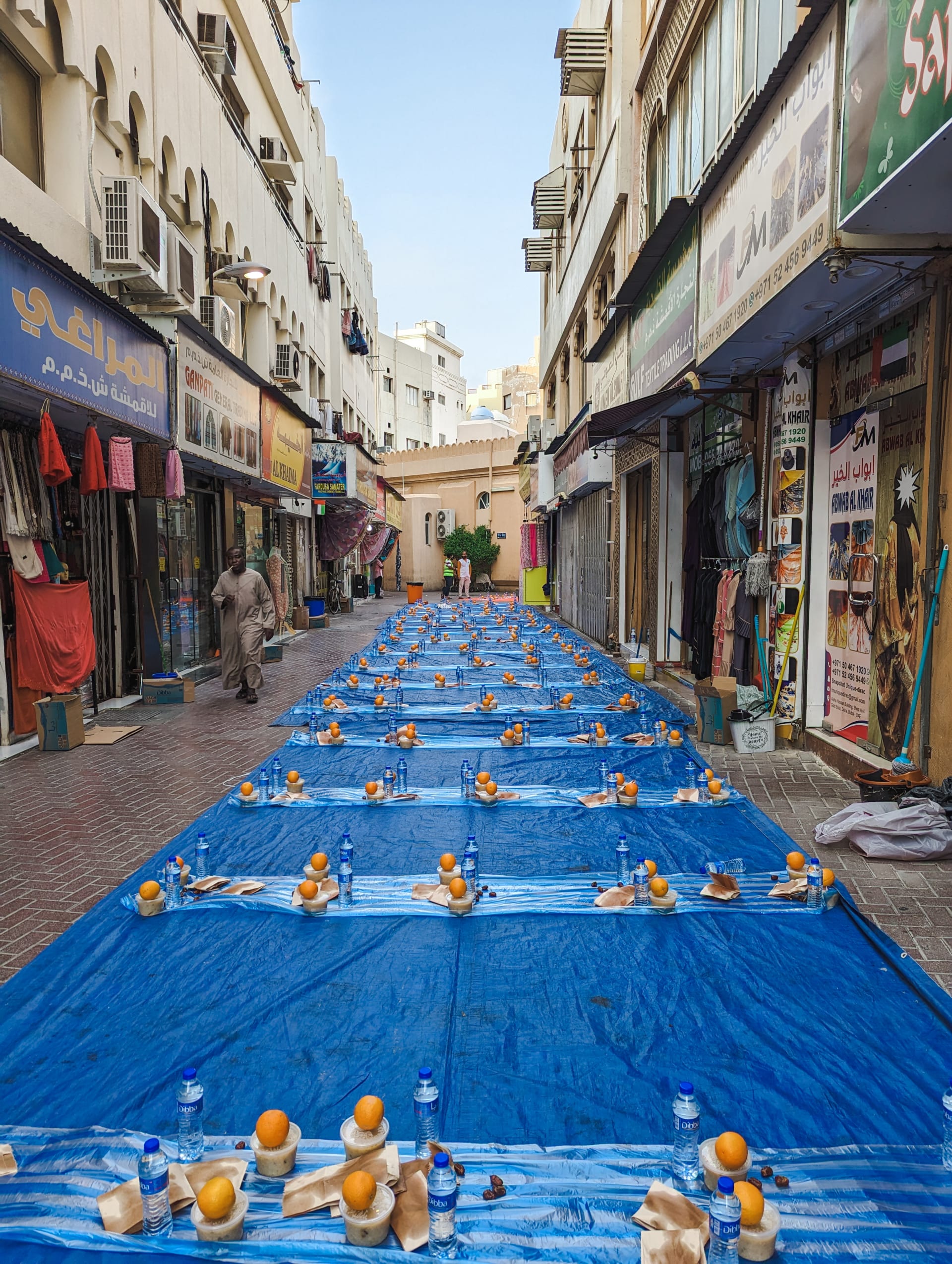 مصور يرصد لحظات عفوية بين مناطق دبي الشعبية خلال شهر رمضان