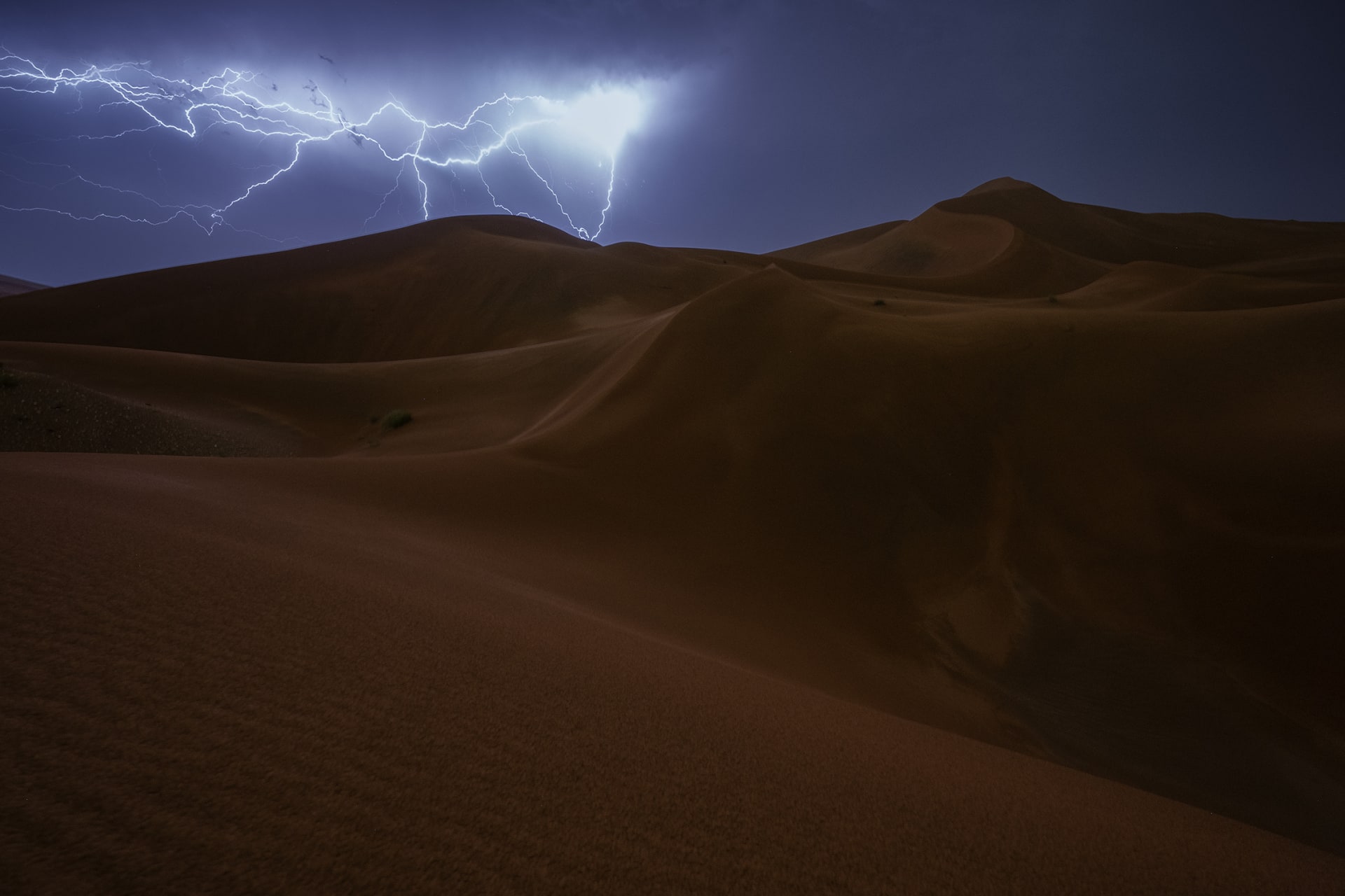 مطاردة البرق في الإمارات