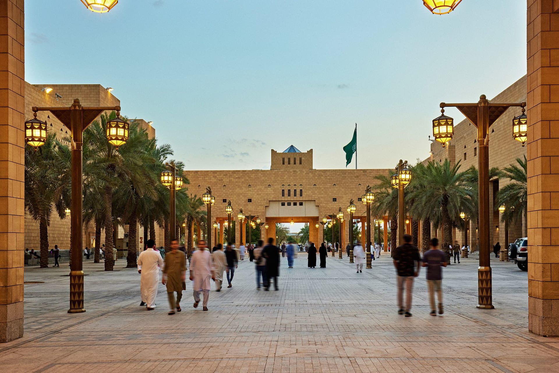 للنساء.. إليك ما يجب عليهن معرفته عن السفر إلى السعودية