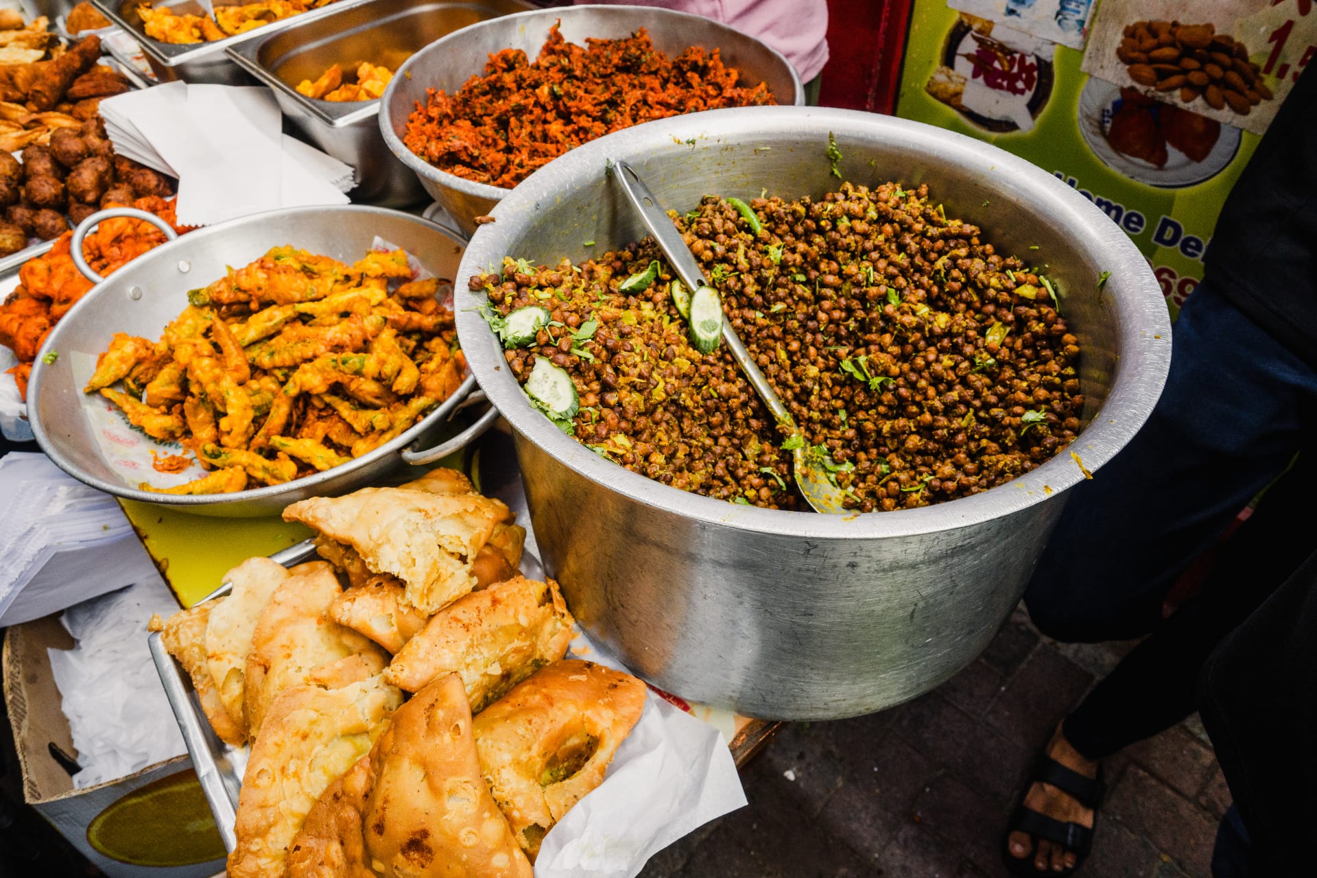 مصور يرصد لحظات عفوية بين مناطق دبي الشعبية خلال شهر رمضان