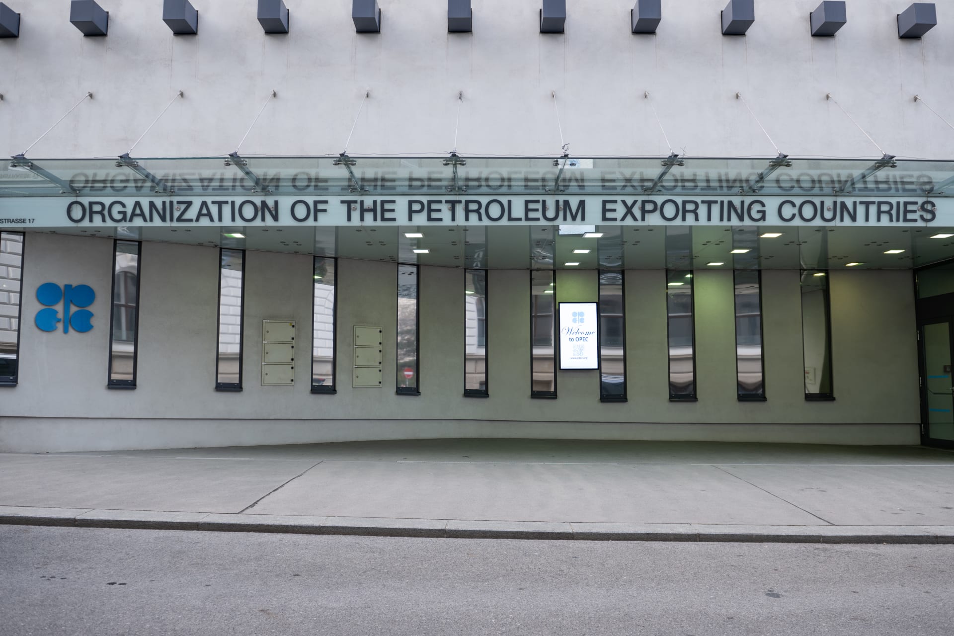 السعودية: "أوبك بلس" تعلن زيادة إنتاجها 411 ألف برميل نفط يوميا في يونيو 2025