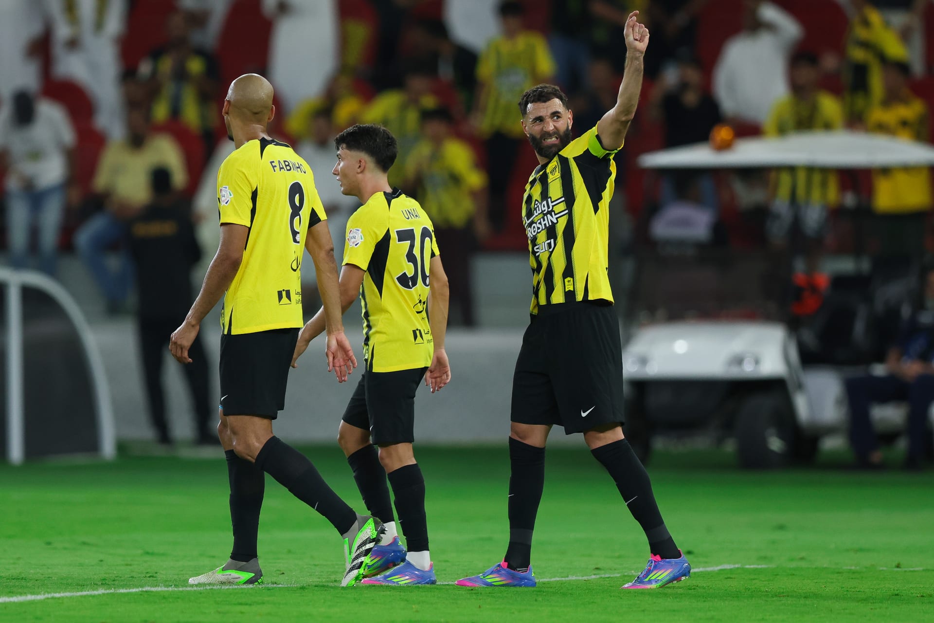 كم نقطة تفصل الاتحاد عن لقب الدوري السعودي هذا الموسم؟