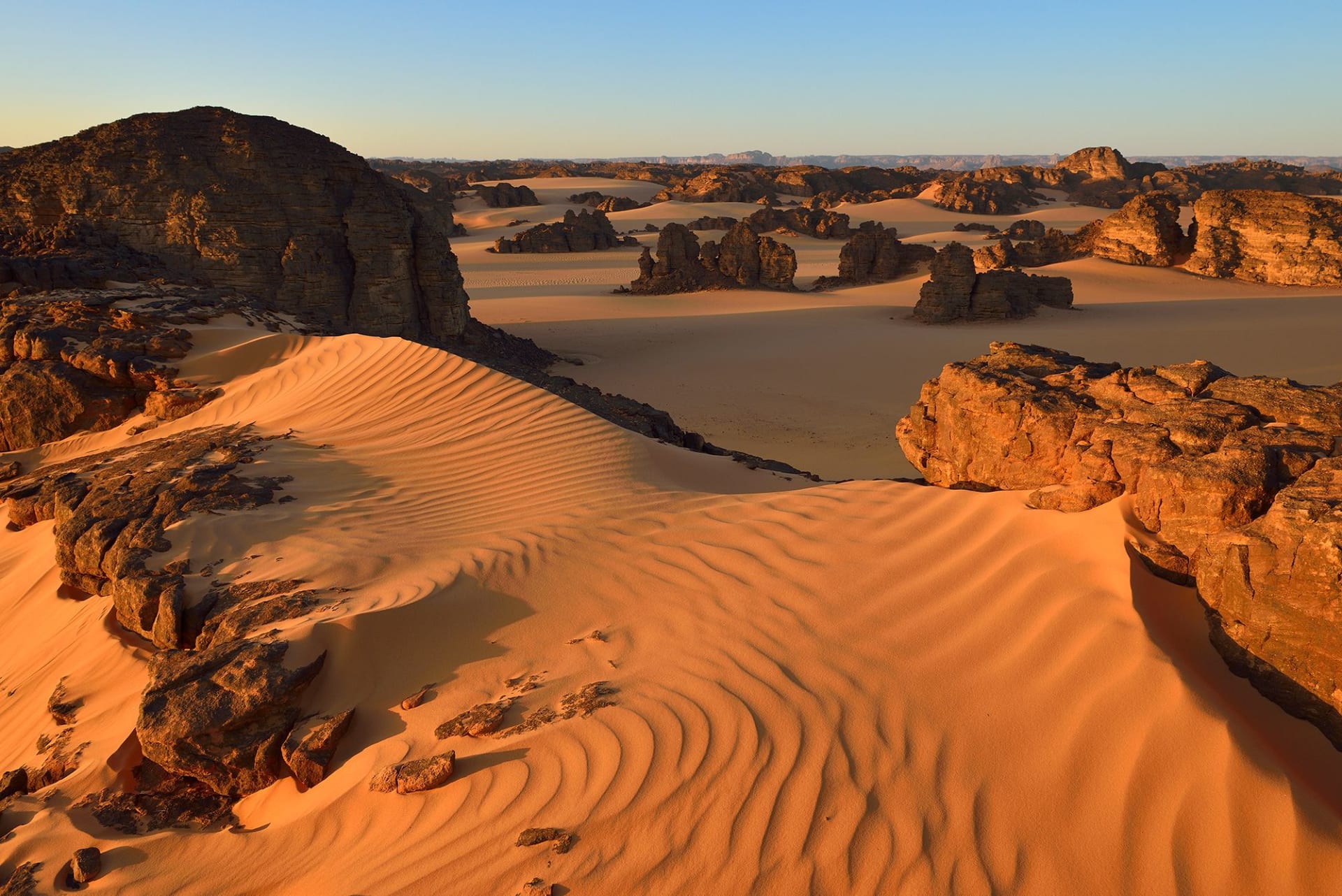 كنوز الجزائر تكشف أسرارها..ما الذي ينتظر الزوار في الصحراء الغامضة؟