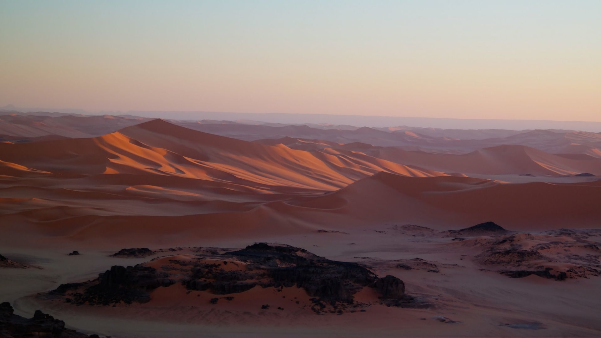 كنوز الجزائر تكشف أسرارها..ما الذي ينتظر الزوار في الصحراء الغامضة؟