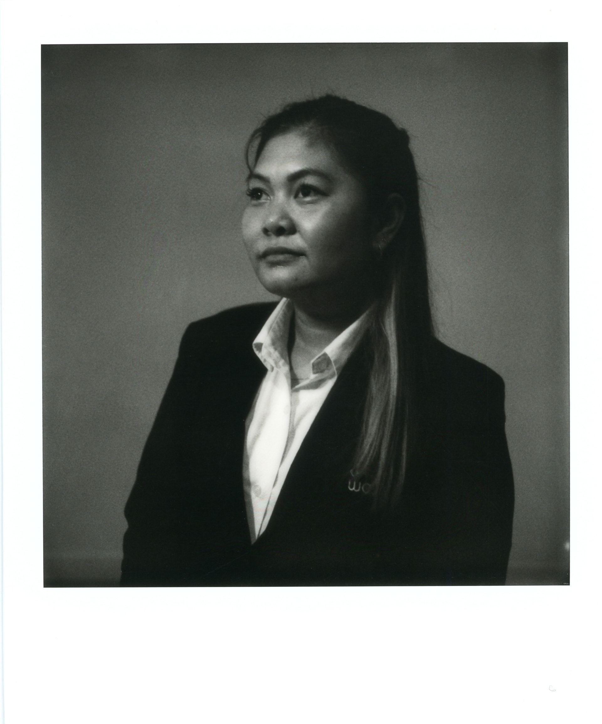 صور تجسد قصص نساء فلبينيات اضطررن لترك عائلاتهن خلفهن لكسب لقمة العيش