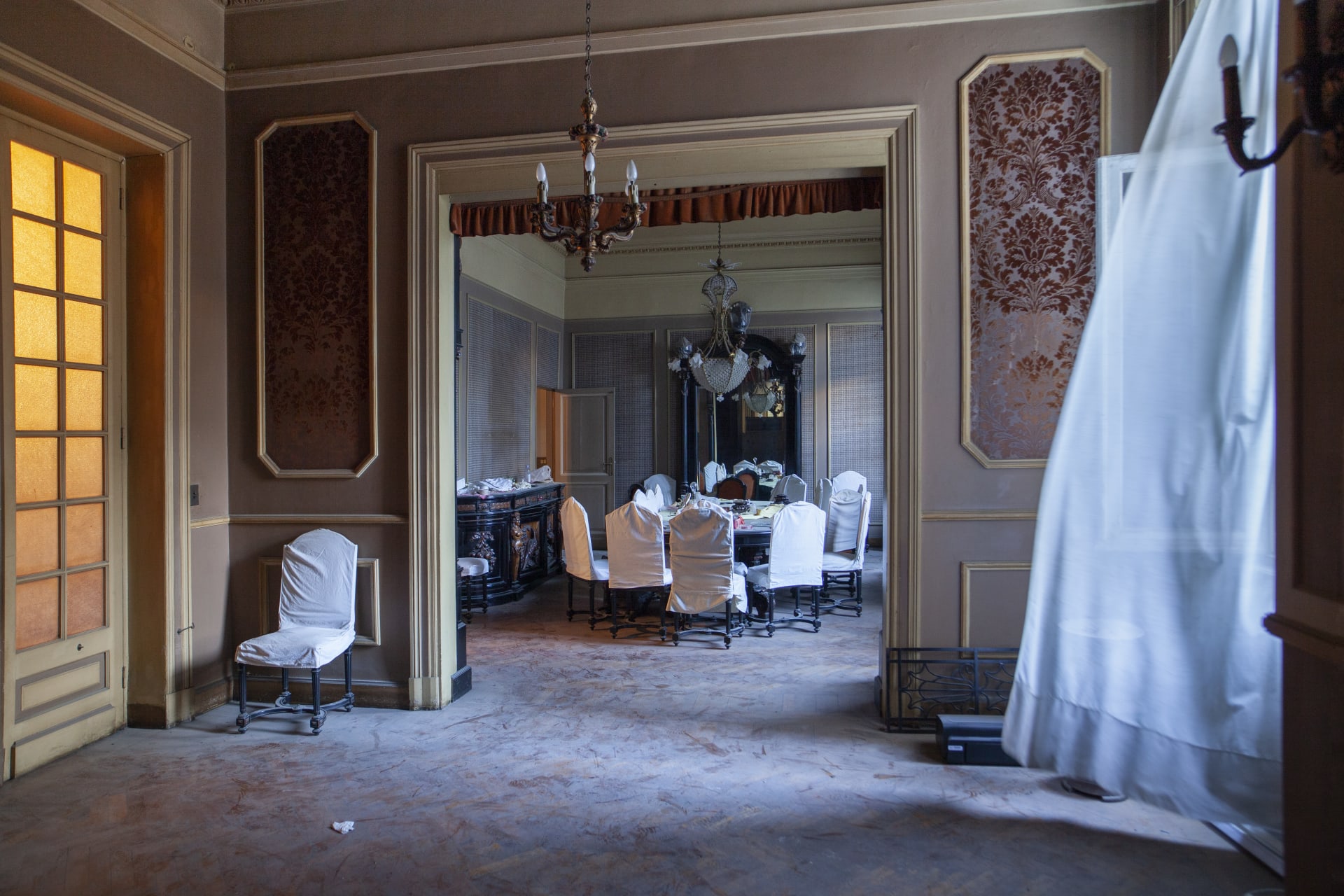 ما بين الفخامة والنسيان.. مصورة توثق كنوز مصر المعمارية المهجورة