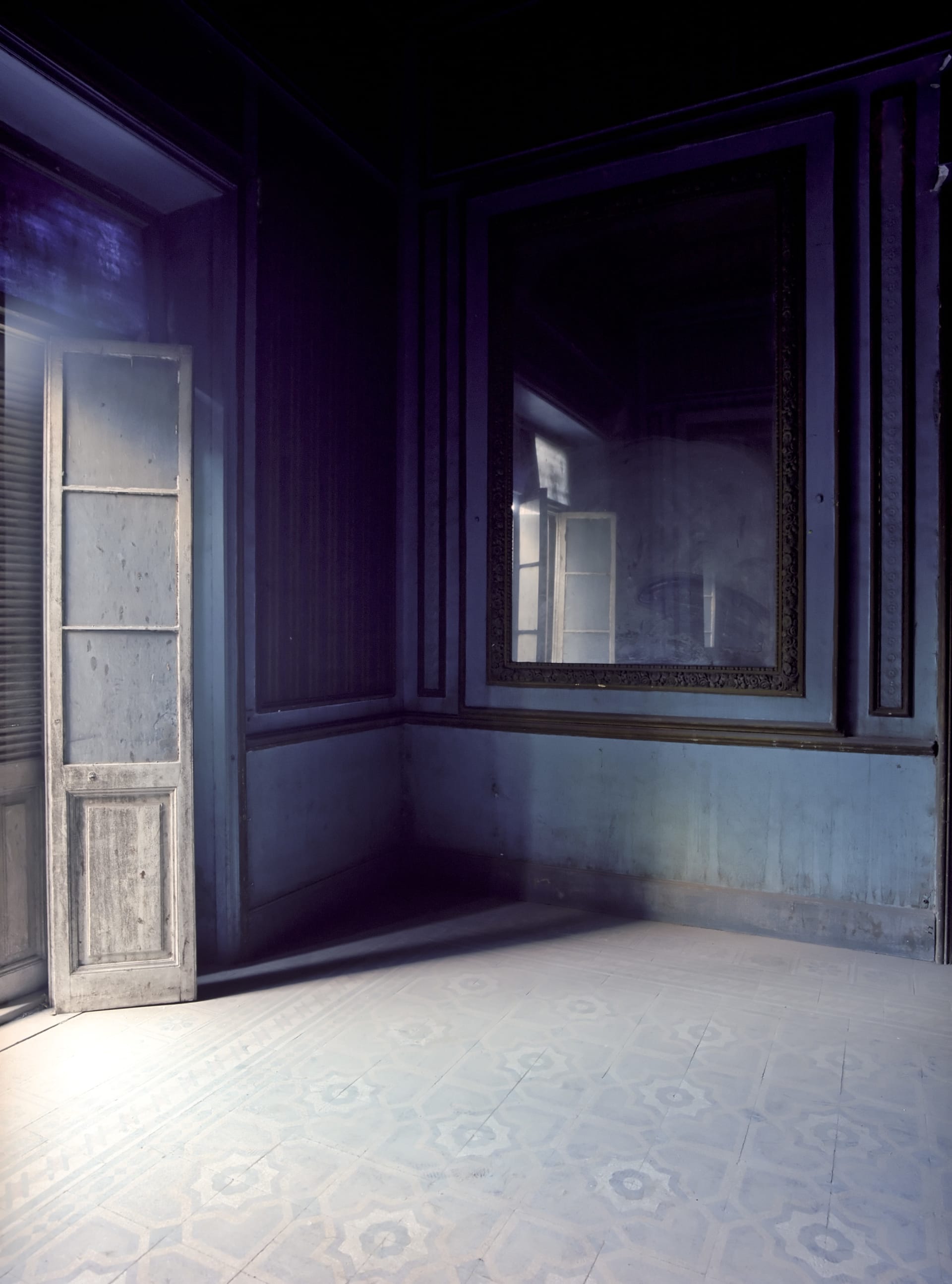 ما بين الفخامة والنسيان.. مصورة توثق كنوز مصر المعمارية المهجورة