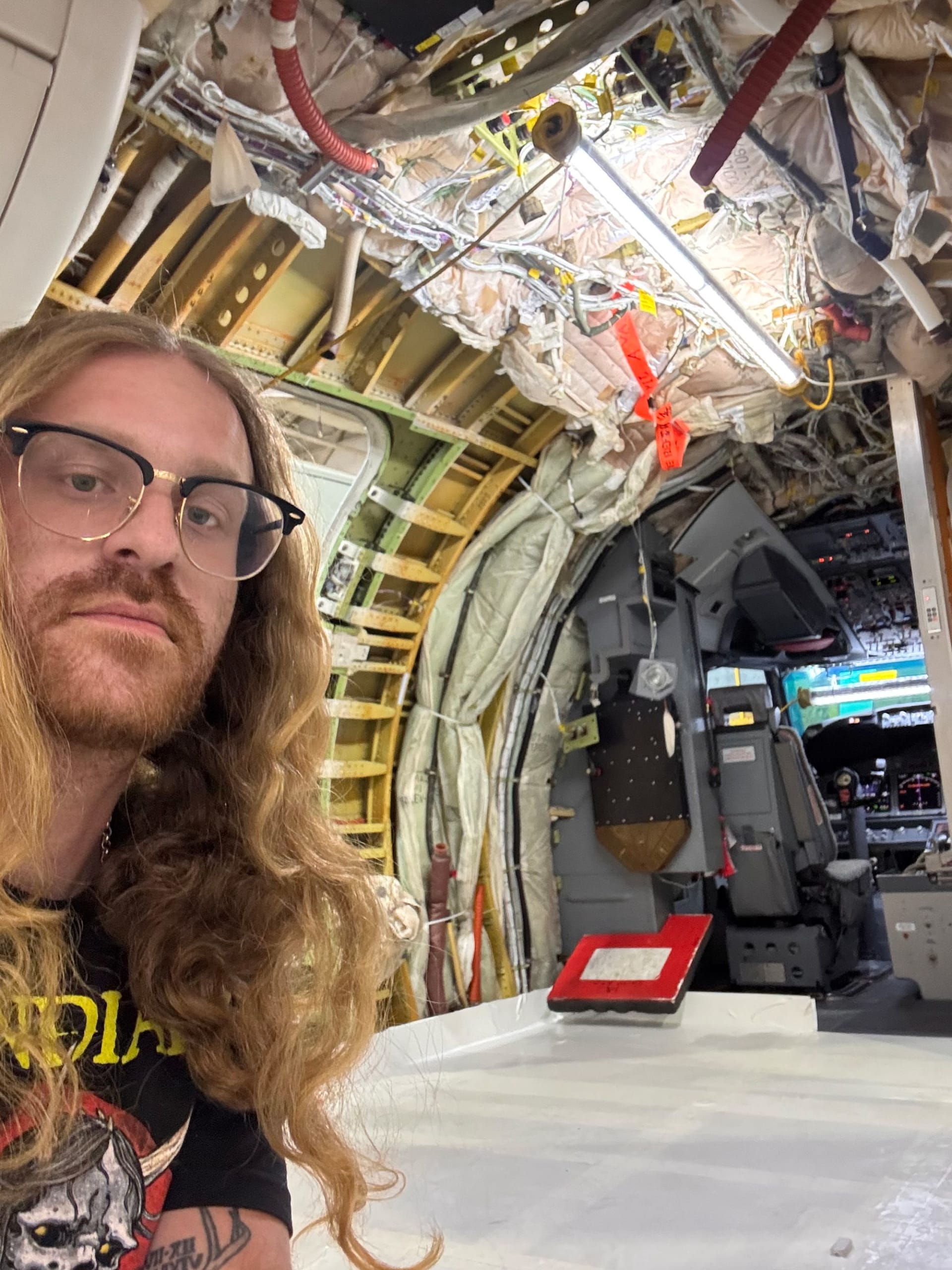 ميكانيكي طائرات يستخدم منصات التواصل الاجتماعي لجعل الطيران أقل رعبًا