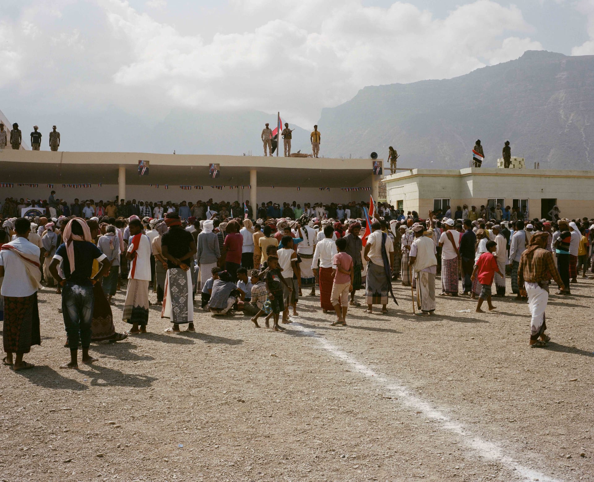 مصور فرنسي يوثق جانبا آخر من جزيرة سقطرى باليمن لم تلتقطه الكاميرات سابقا
