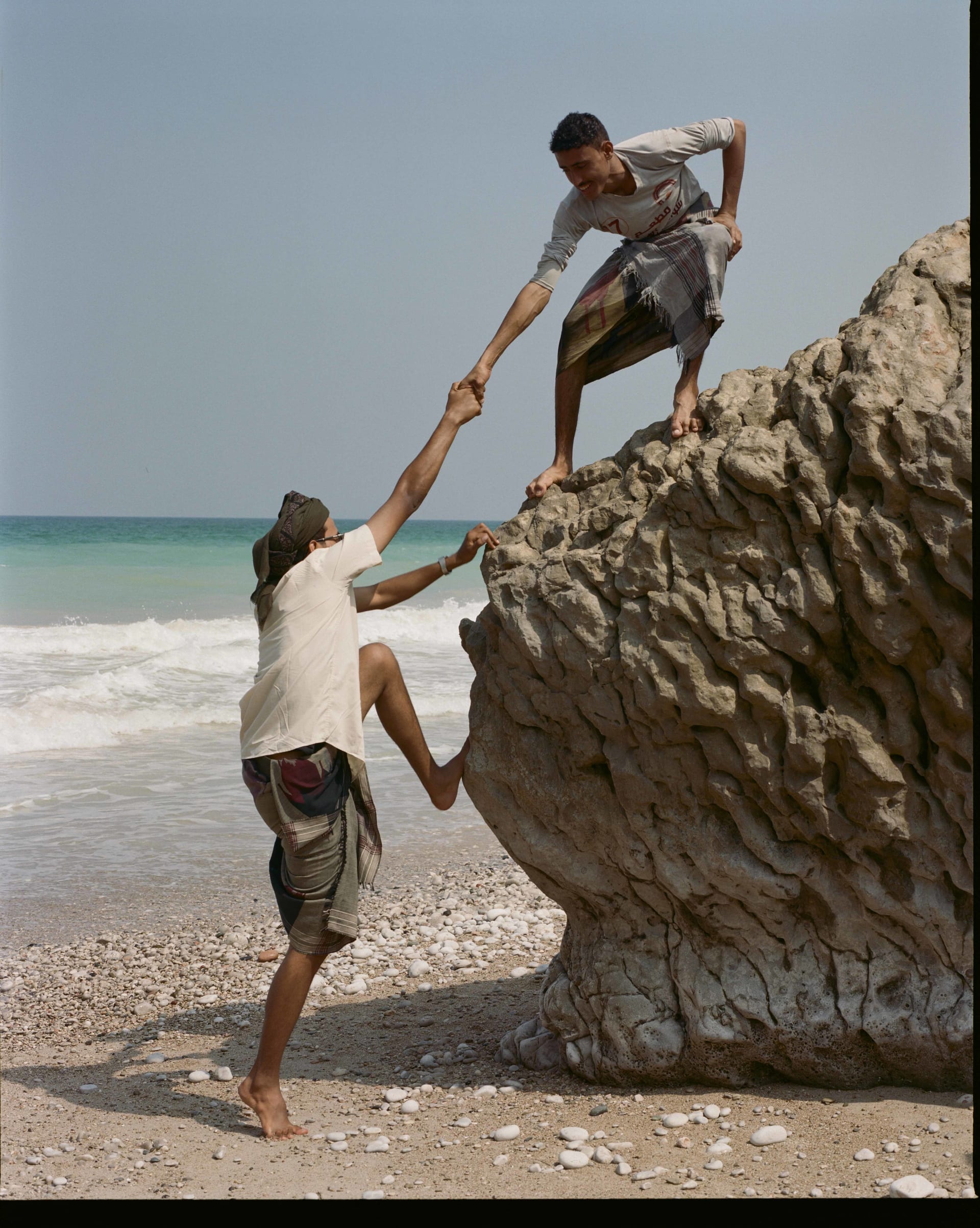 مصور فرنسي يوثق جانبا آخر من جزيرة سقطرى باليمن لم تلتقطه الكاميرات سابقا