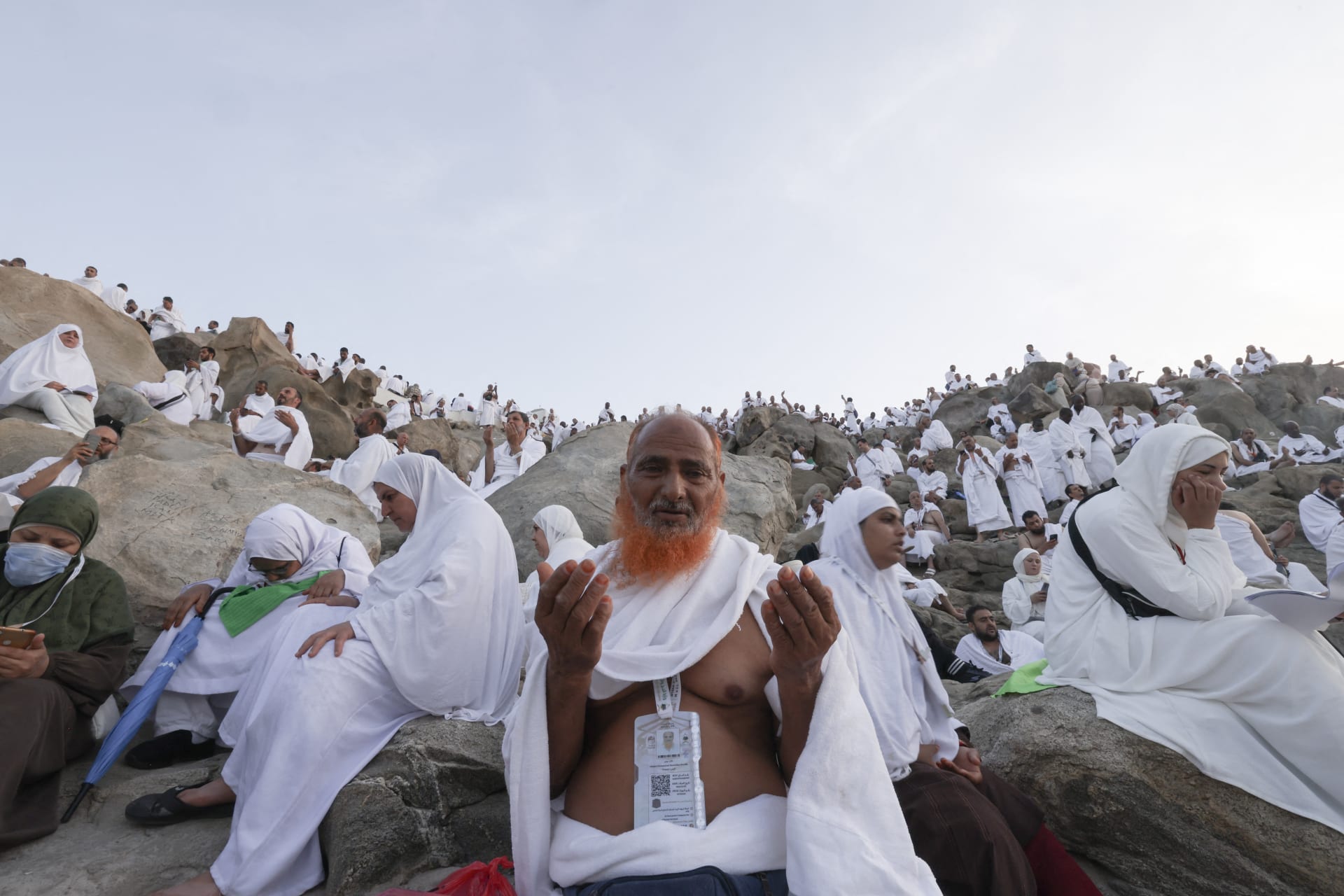 من "تضعيف" صحة حديث صيام يوم عرفه إلى لقطات للحجاج.. صور من "ركن الحج الأعظم" بمناسك 2025