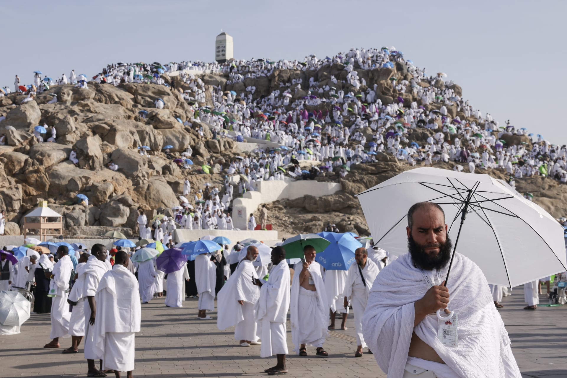 من "تضعيف" صحة حديث صيام يوم عرفه إلى لقطات للحجاج.. صور من "ركن الحج الأعظم" بمناسك 2025