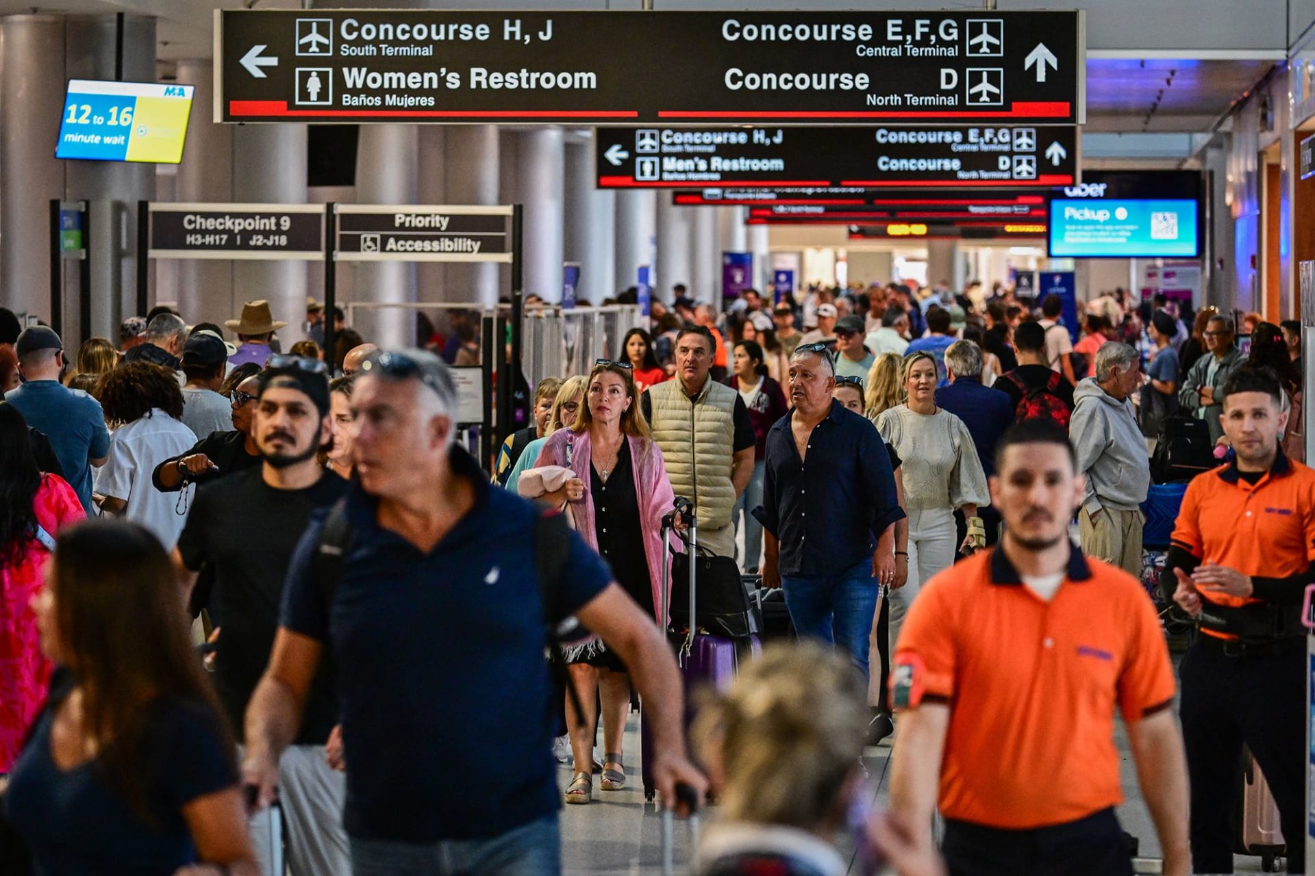 السفر جوًا قد يكون مرهقًا ومزعجًا..إليك ما يمكنك فعله