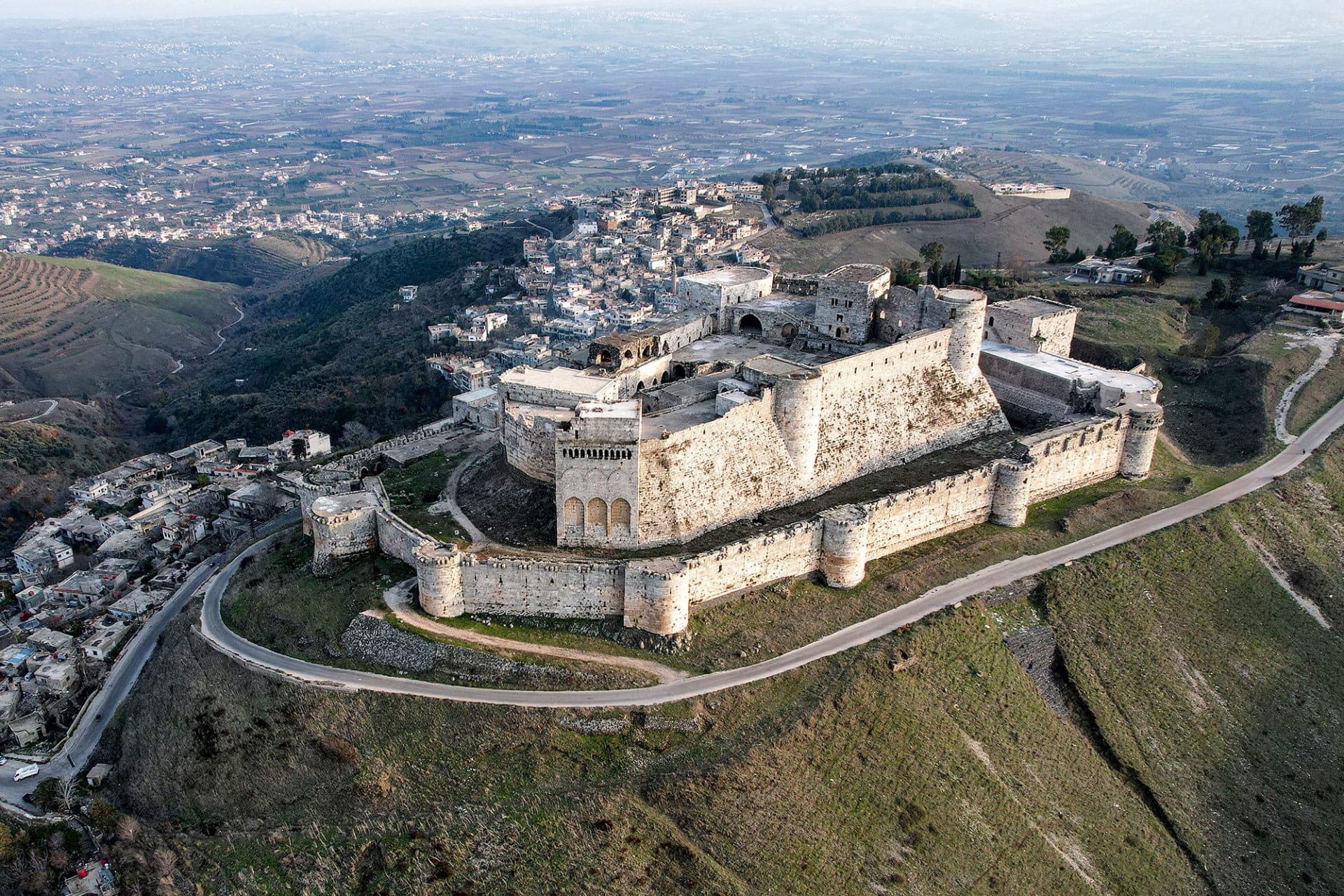 إحداها في سوريا..إليكم 10 من أجمل القلاع حول العالم