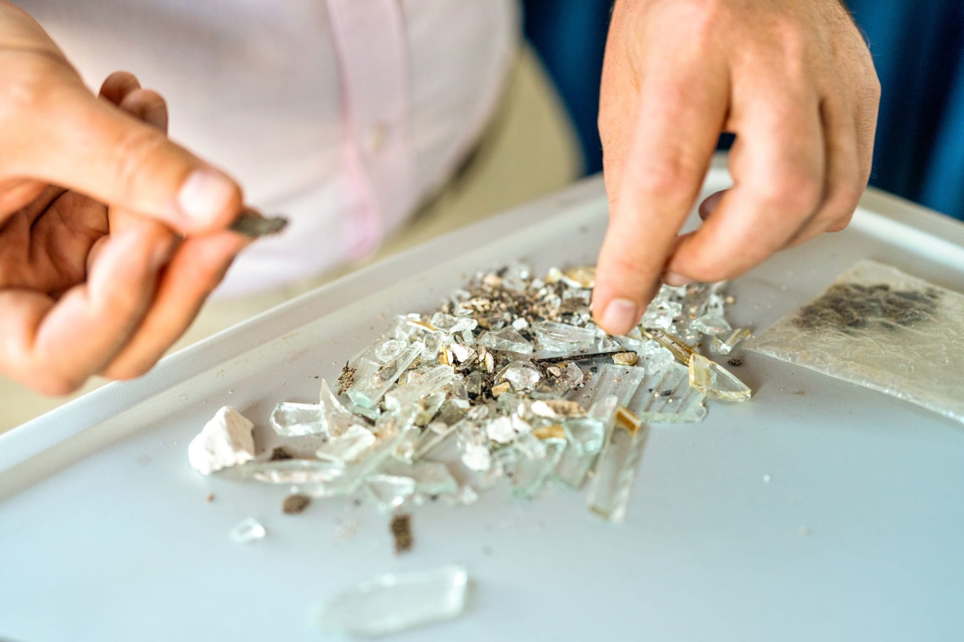 تحفة فنية نجت من انفجار بيروت.. والترميم يكشف هوية الرسامة