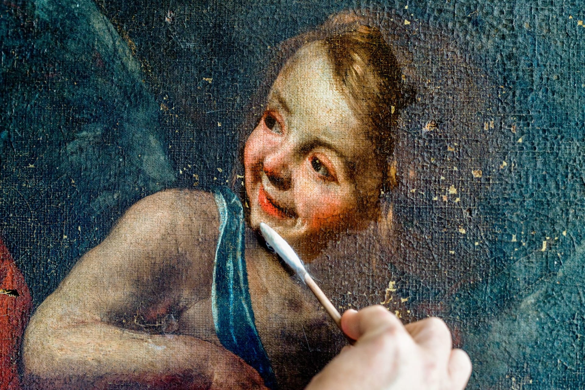 تحفة فنية نجت من انفجار بيروت.. والترميم يكشف هوية الرسامة