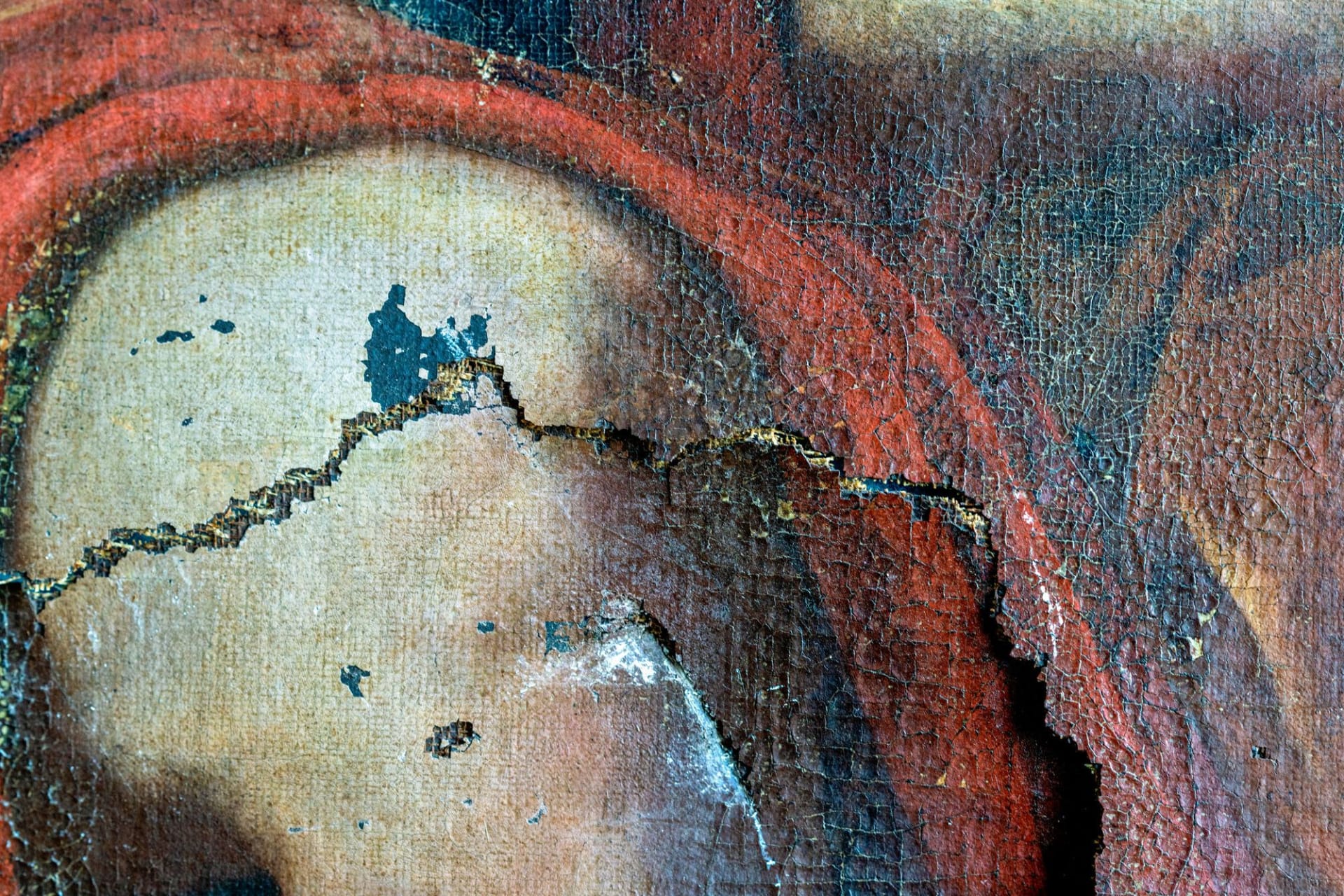 تحفة فنية نجت من انفجار بيروت.. والترميم يكشف هوية الرسامة