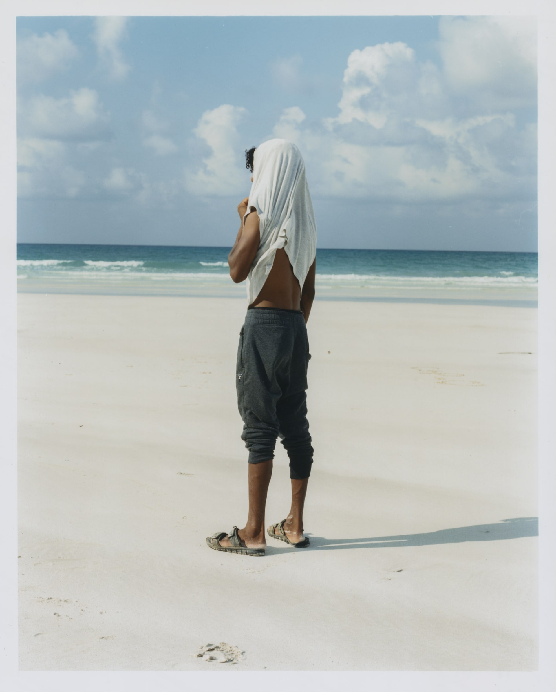 مصور فرنسي يوثق جانبا آخر من جزيرة سقطرى باليمن لم تلتقطه الكاميرات سابقا