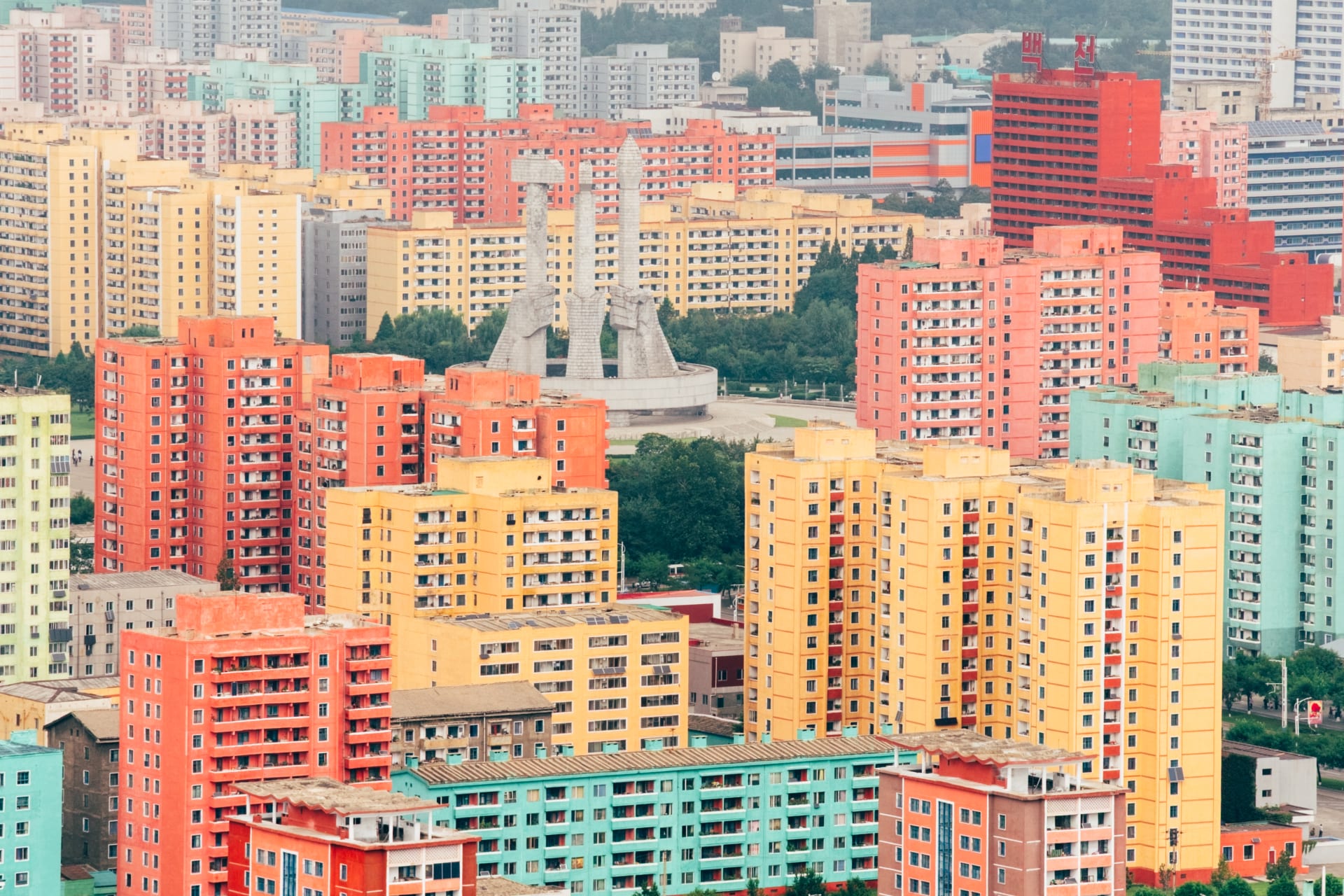 رحالة بحرينية توثق جانبا غير مألوف من كوريا الشمالية.. هذا أكثر ما أدهشها