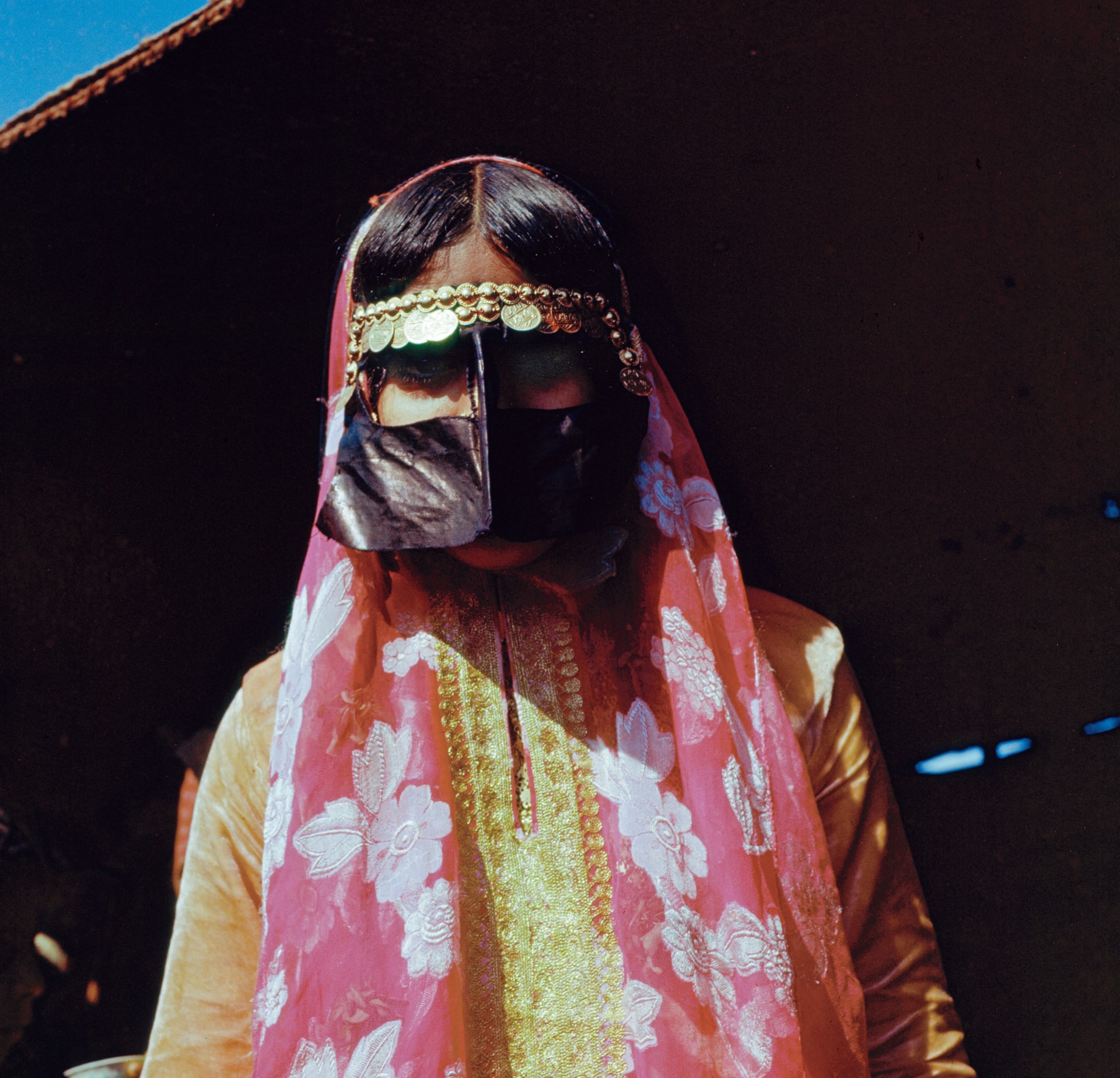 نساء الصحراء في قطر..لقطات نادرة من حياة البدويات بالخمسينيات