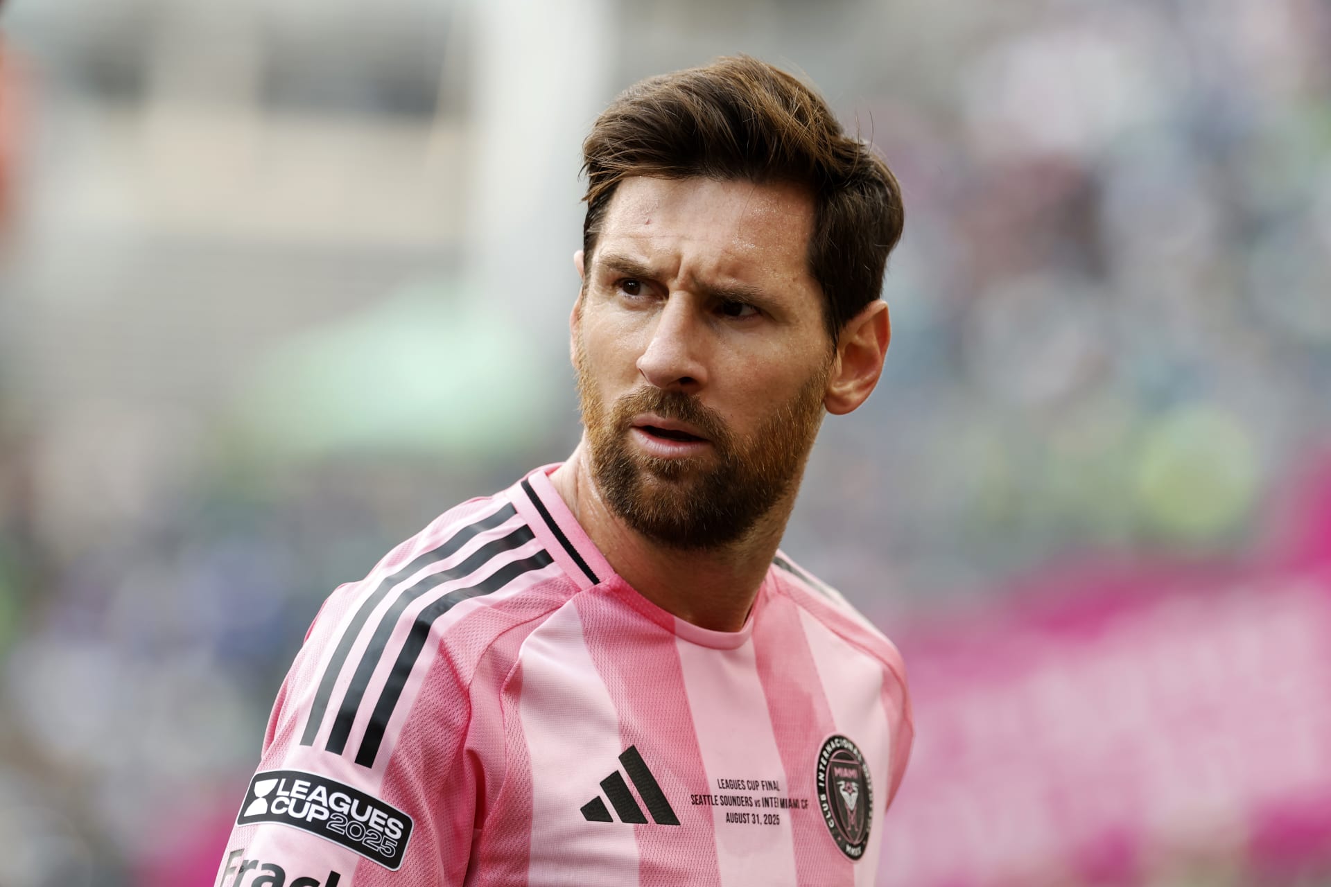 تصرف قام به ميسي بعد خسارة فريقه نهائي كأس الدوريات يثير تفاعلاً