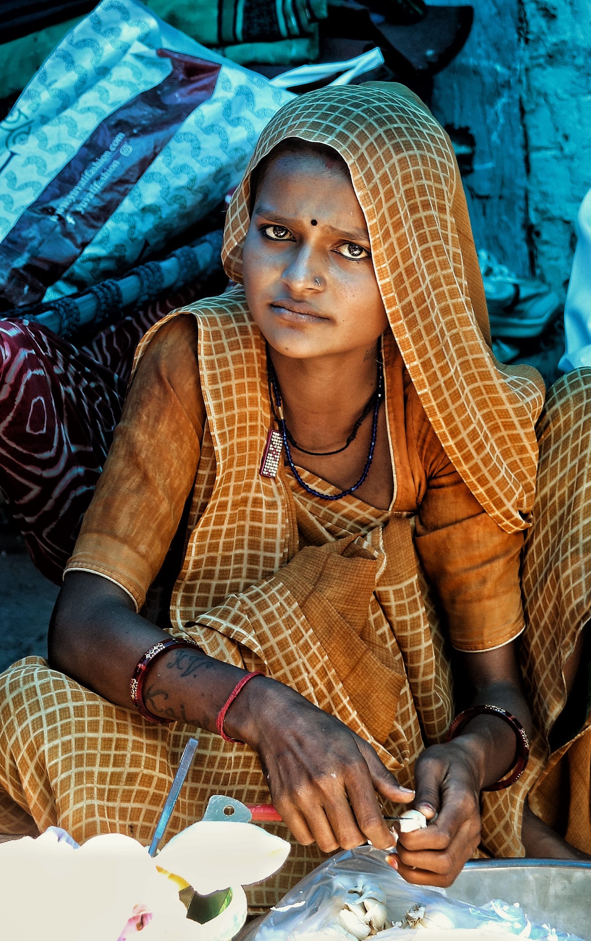  على راسي ..مصورة توثق مكانة غطاء الرأس بين شعوب العالم