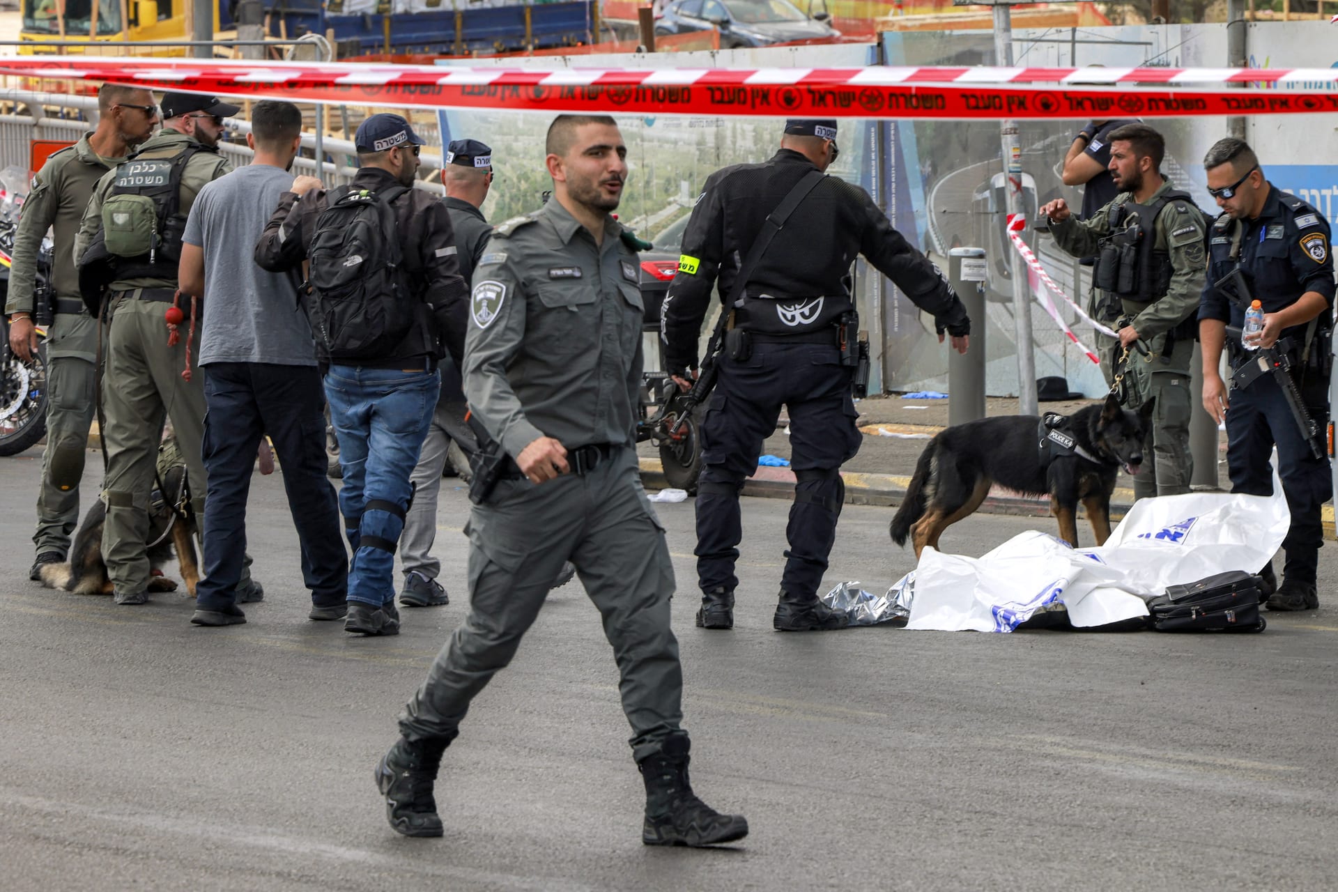 إسرائيل: إعلان مقتل 4 أشخاص وإصابة عدد آخر بإطلاق نار في القدس و"تحييد إرهابيين اثنين"