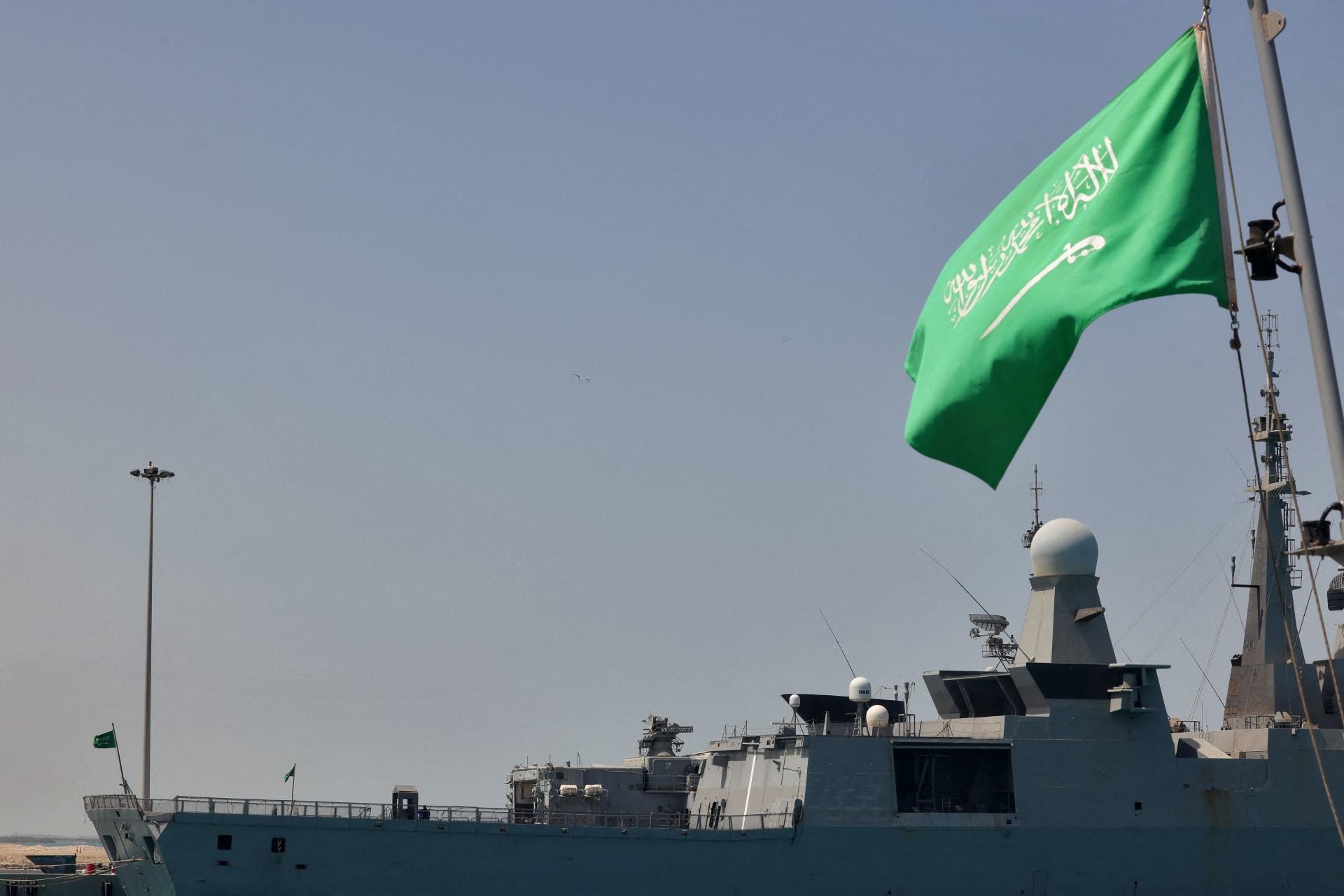 مدى قوة الجيش السعودي بعد توقيع محمد بن سلمان اتفاق دفاع مع باكستان؟