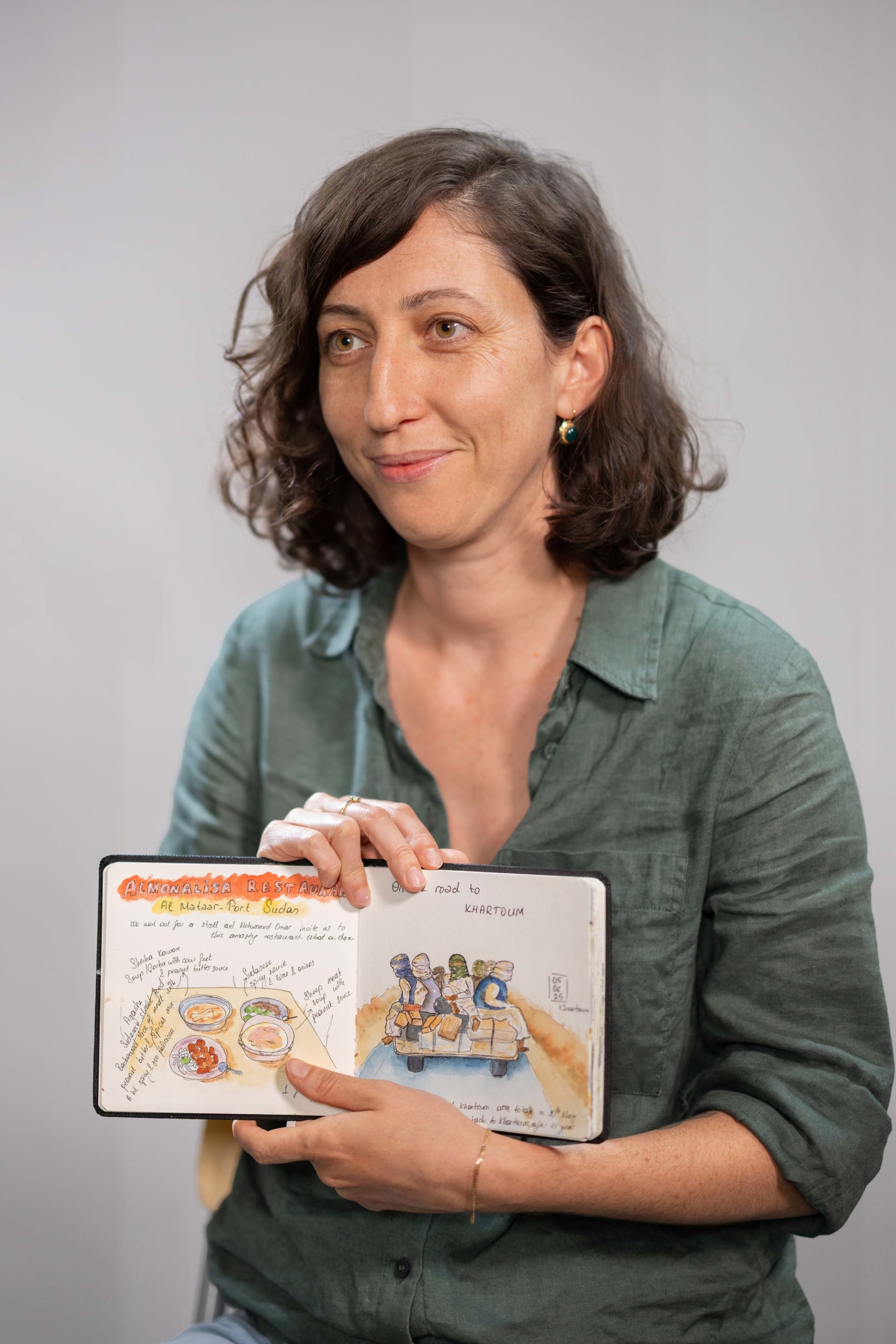 رسومات من قلب الصراع..هكذا قدمت عاملة إنسانية منظورا آخر لحرب السودان