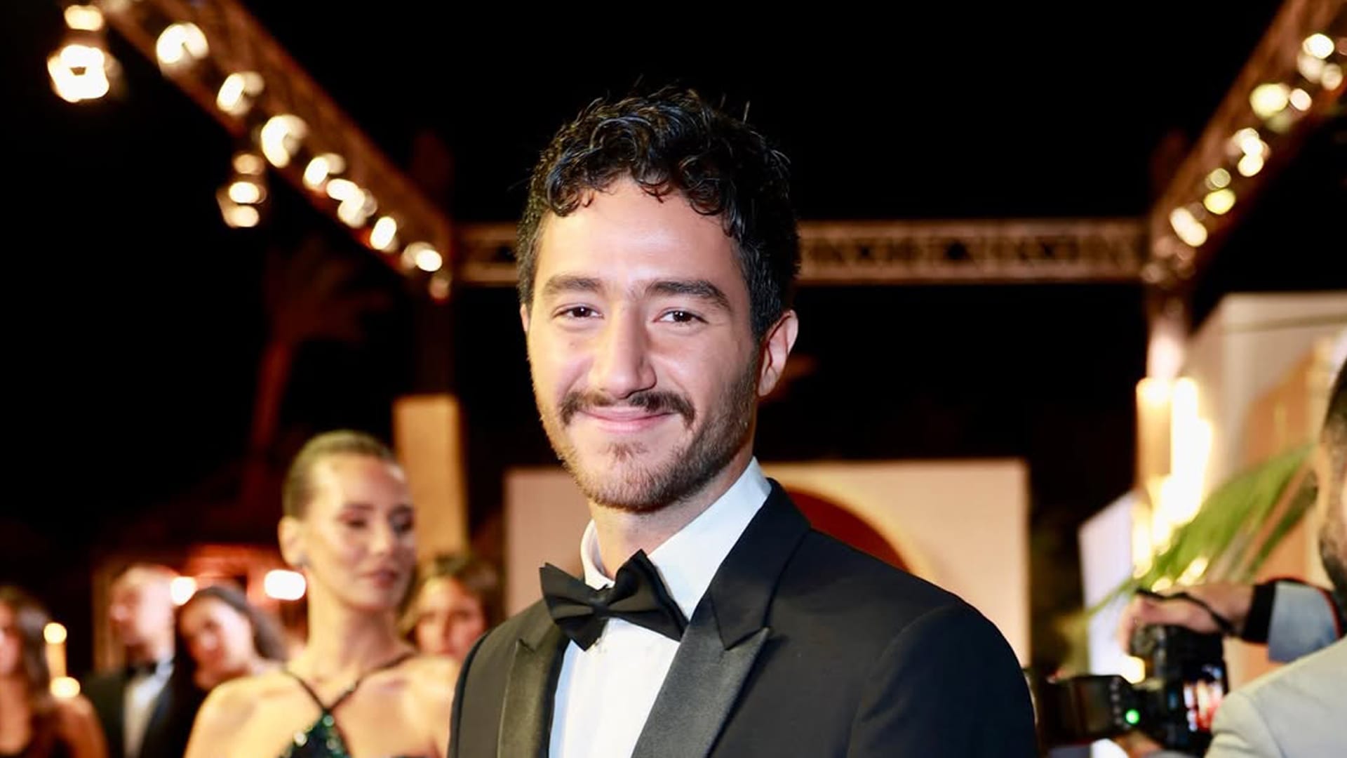 أحمد مالك أول مصري يفوز بجائزة أفضل ممثل في 