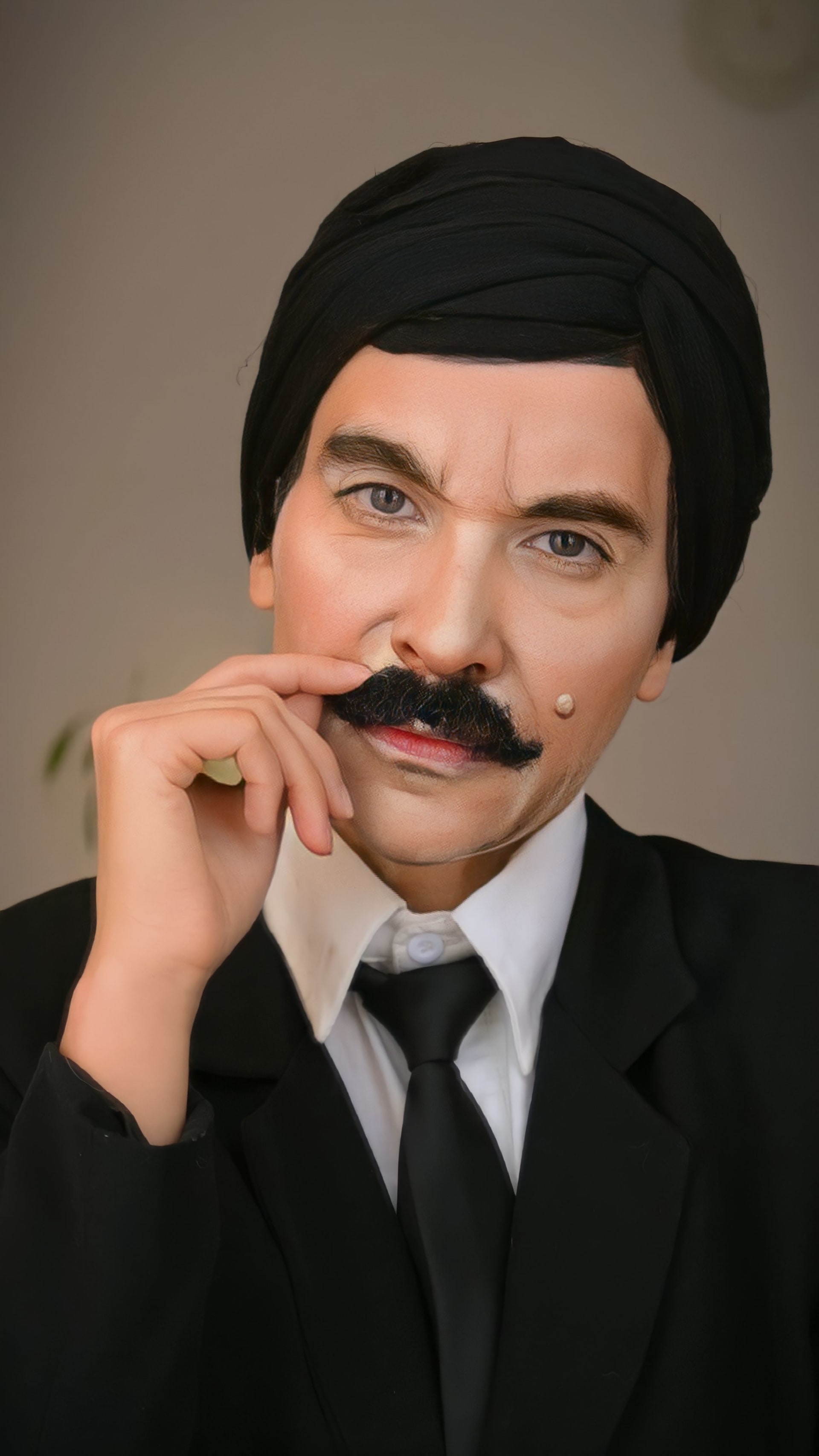 علا مثبوت..فنانة تشكيلية تحول وجهها إلى لوحة تتجسد فيها وجوه المشاهير