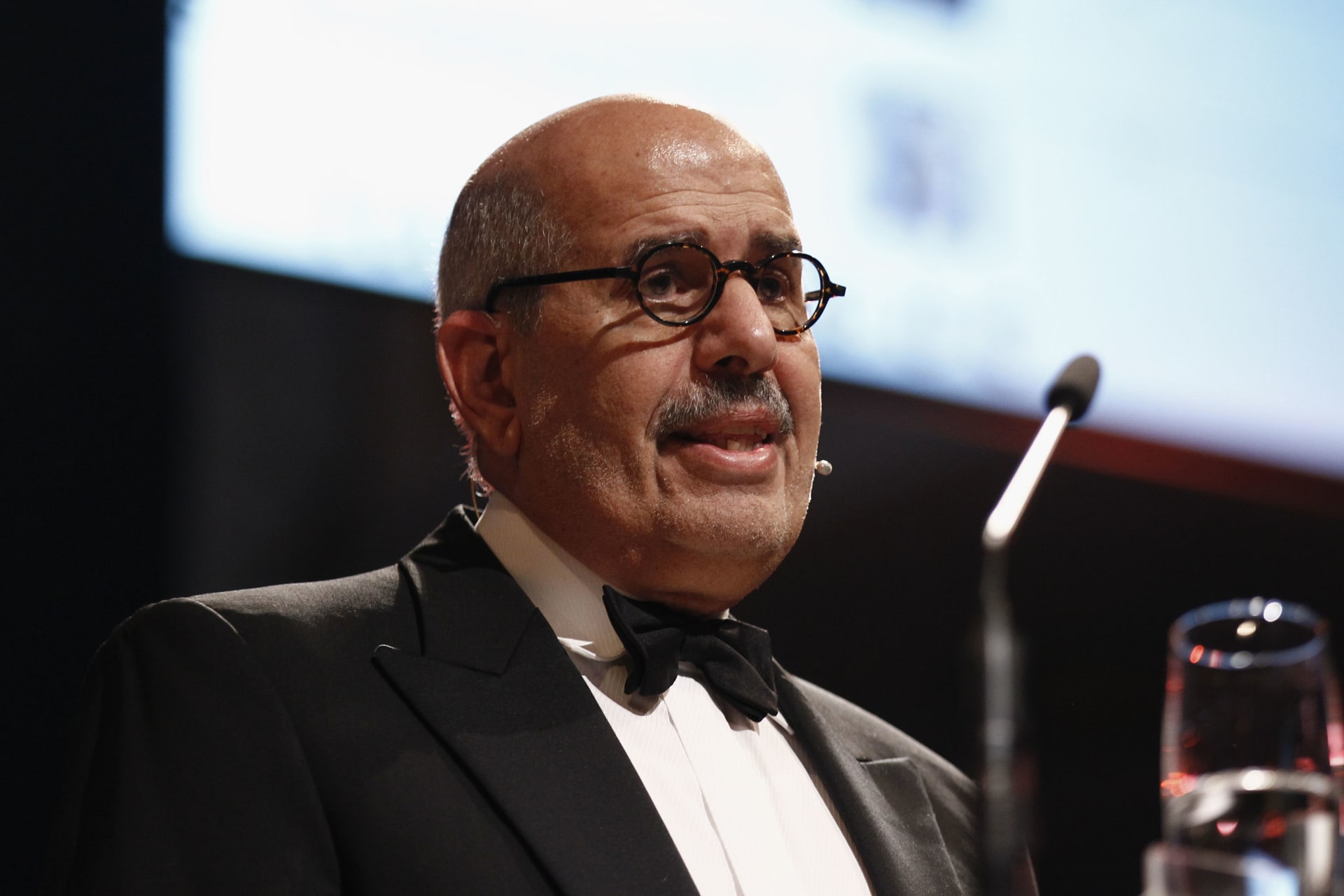 "عالم يزداد وحشية وعنصرية".. البرادعي يُعلق على الأوضاع في السودان