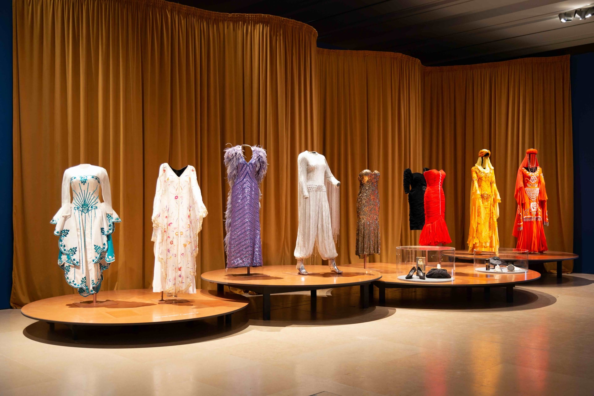 ذاكرة الزمن الجميل..معرض الديفا ينبض من جديد في بيروت