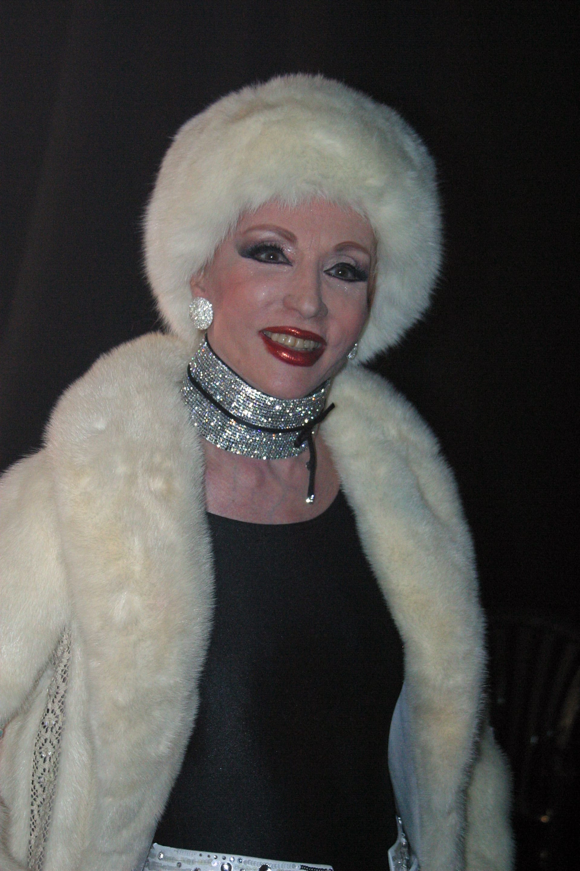 الذكرى الـ11 لرحيل الفنانة اللبنانية صباح..قصص من وراء الكواليس عن فساتينها الأسطورية