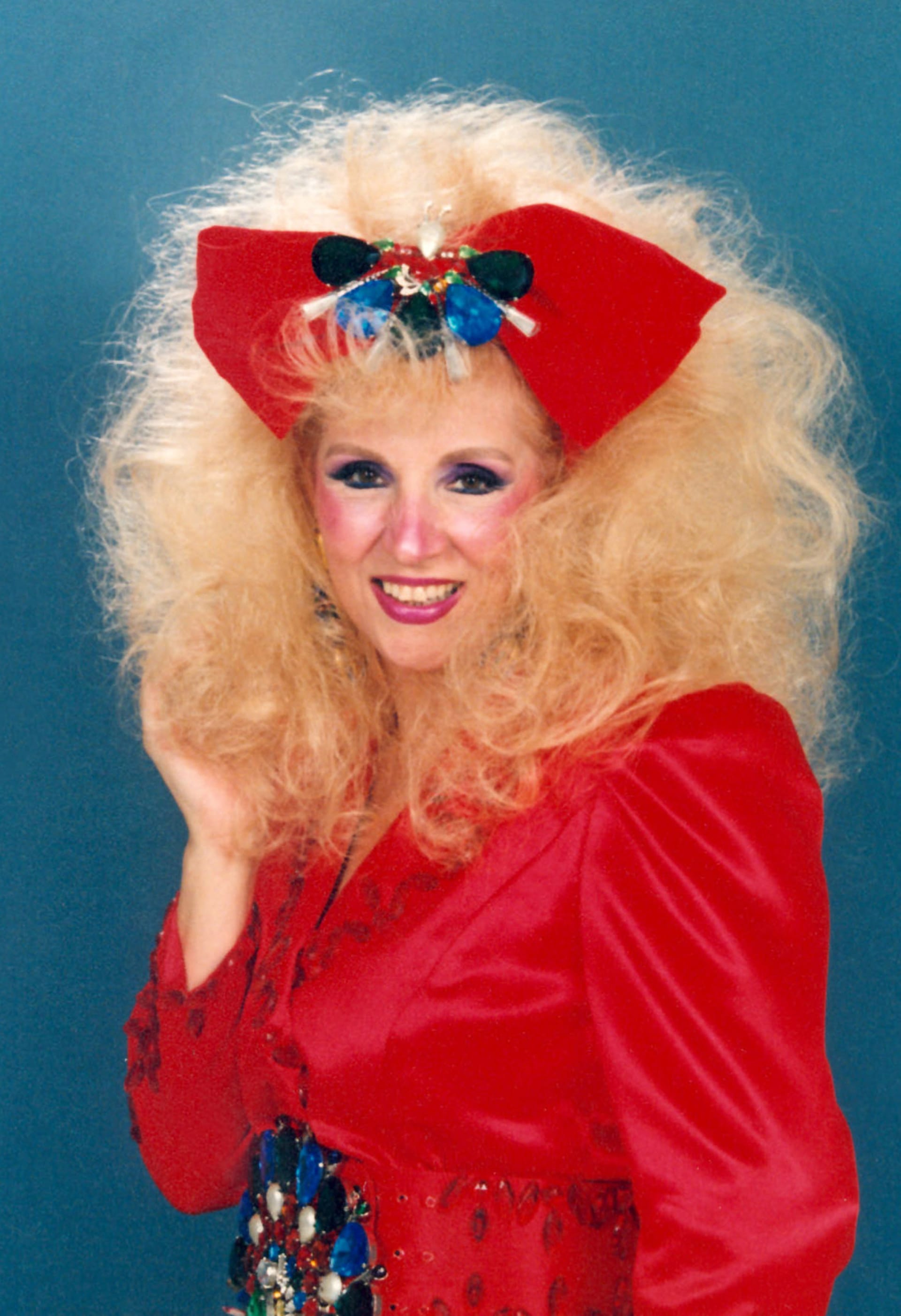 الذكرى الـ11 لرحيل الفنانة اللبنانية صباح..قصص من وراء الكواليس عن فساتينها الأسطورية