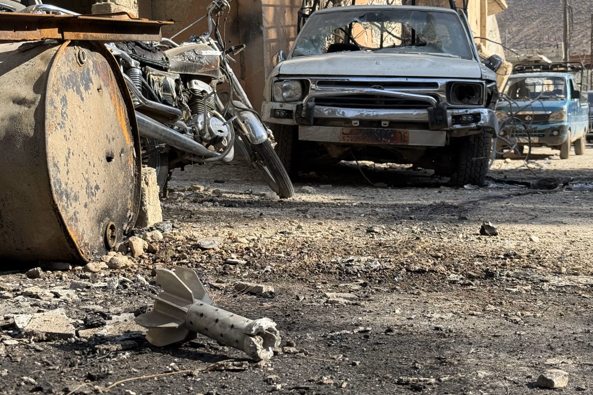 سوريا.. صور همفي محترقة وشظايا بعد عملية بيت جن بريف دمشق والجامعة العربية تعقب ببيان