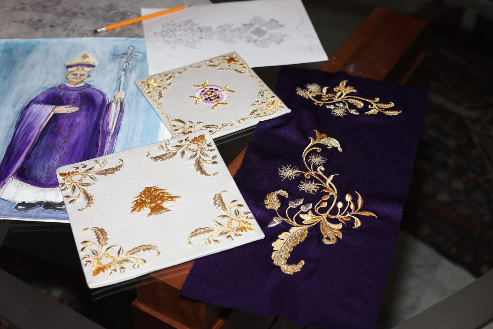 رموز مطرزة بالروحانية..تفاصيل أزياء البابا لاون الرابع عشر في لبنان