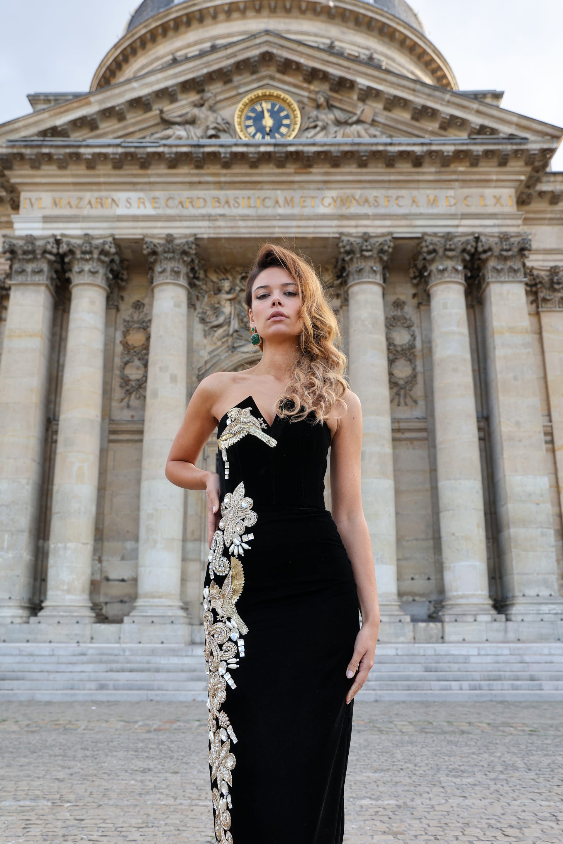 أزياء شهد الشارود..مزيج بين الجذور العراقية والحداثة الإماراتية