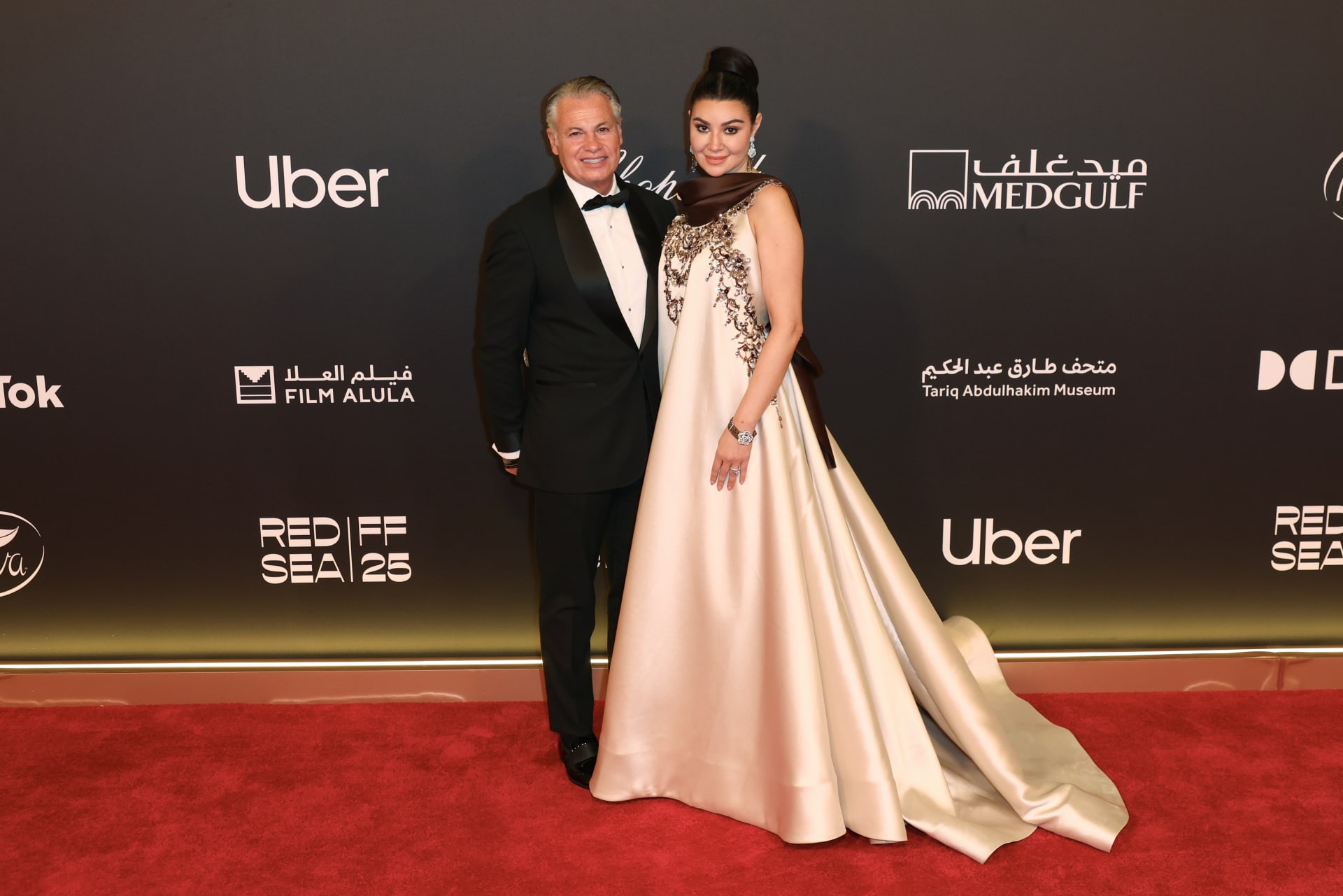 الممثّلة المصريّة أروى جودة وزوجها. 