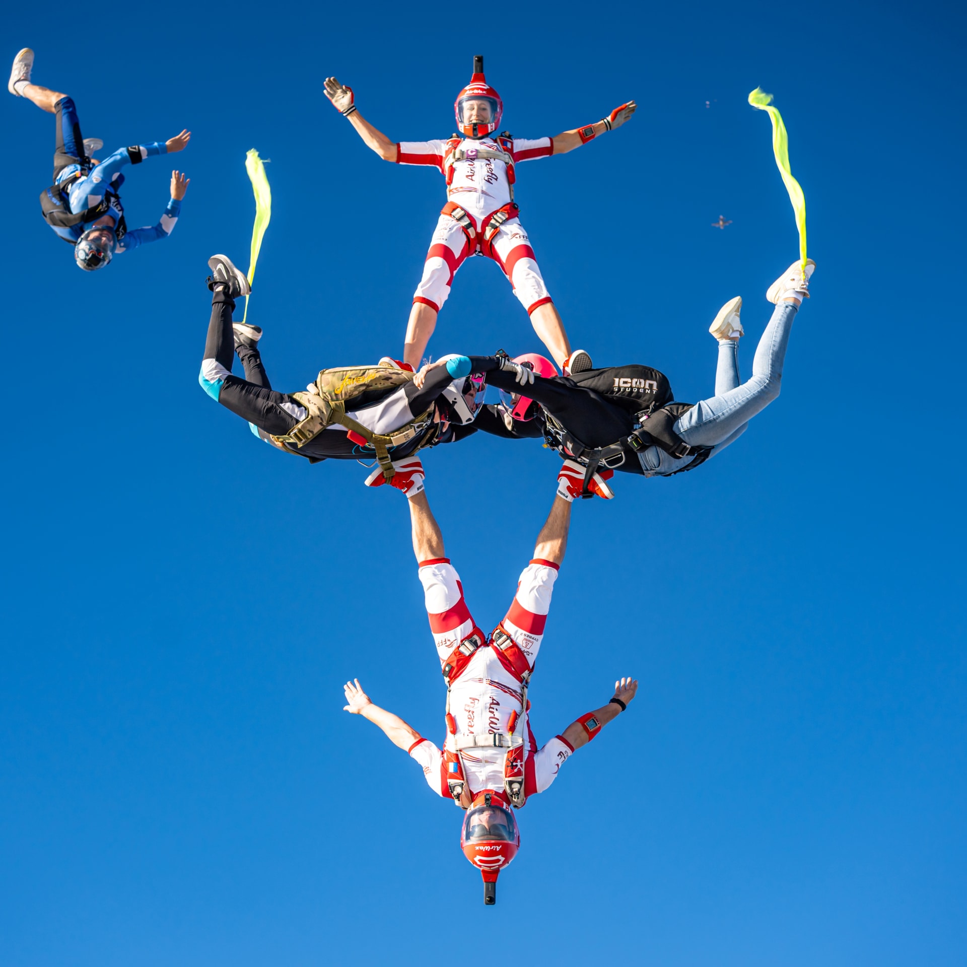  اقفز مثل الفرعون ..تجربة سقوط حر على ارتفاع آلاف الأقدام فوق أهرامات مصر